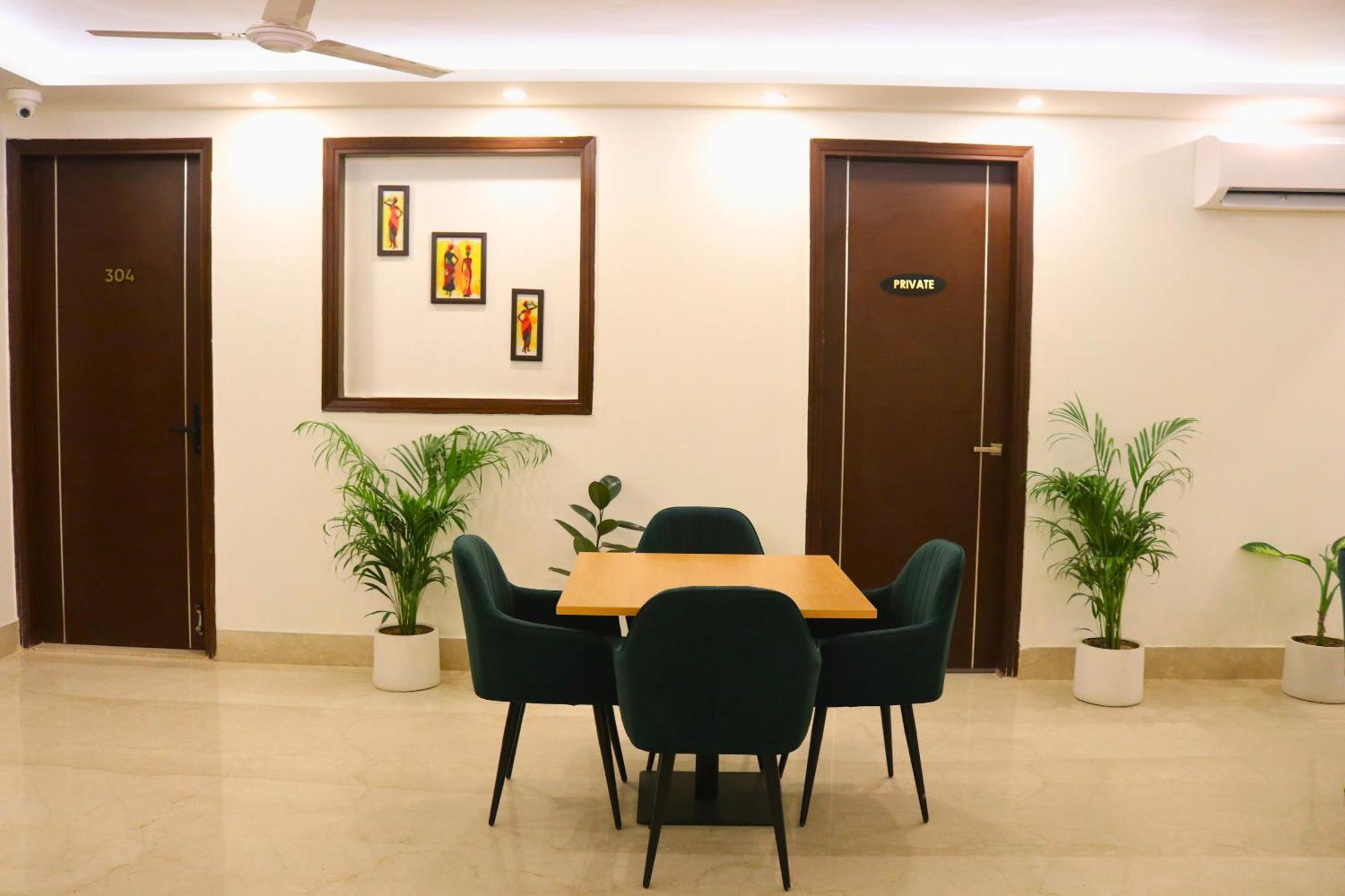 Hotel Ava And Corporate Golf Course Road, 3*