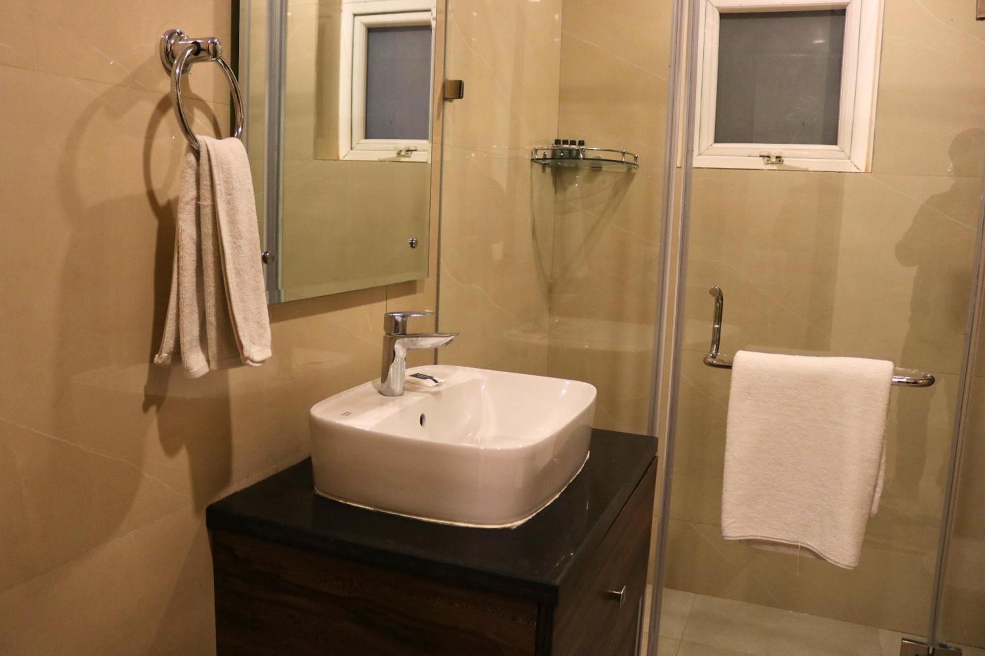Hotel Ava And Corporate Golf Course Road, Gurgaon