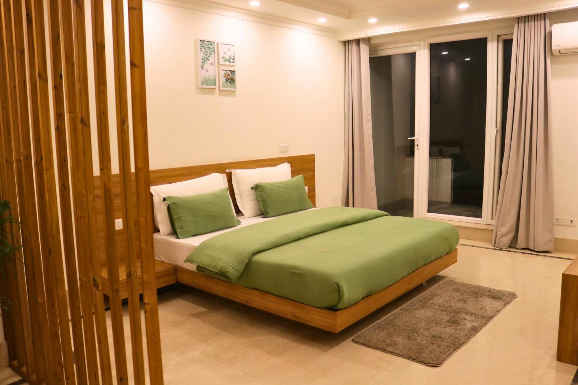 Ava And Corporate Golf Course Road, Gurgaon