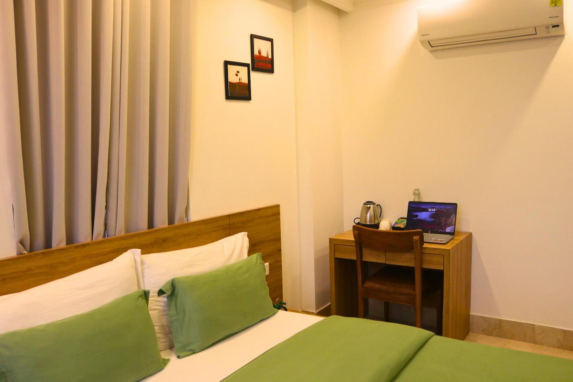 Hotel Ava And Corporate Golf Course Road,