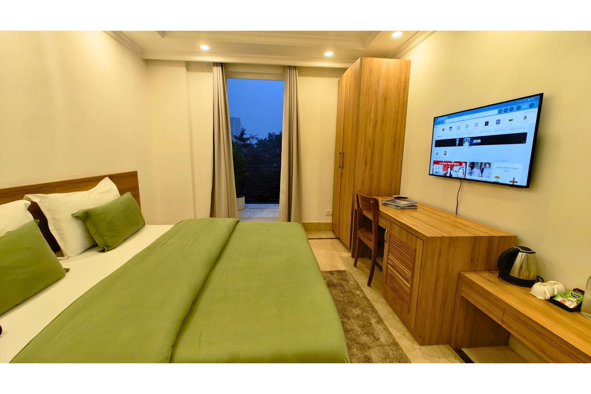 Ava And Corporate Golf Course Road,