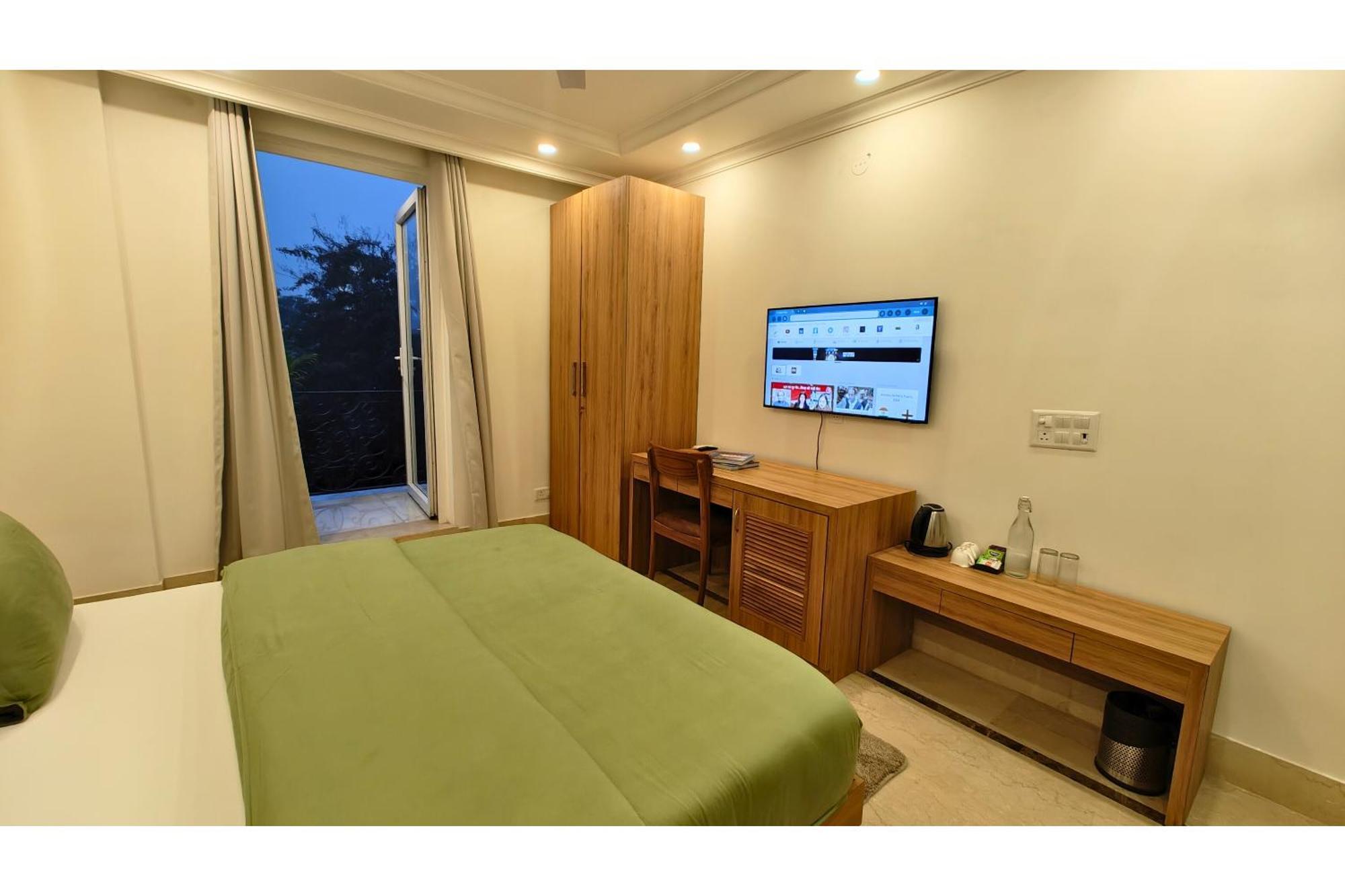 Hotel Ava And Corporate Golf Course Road,