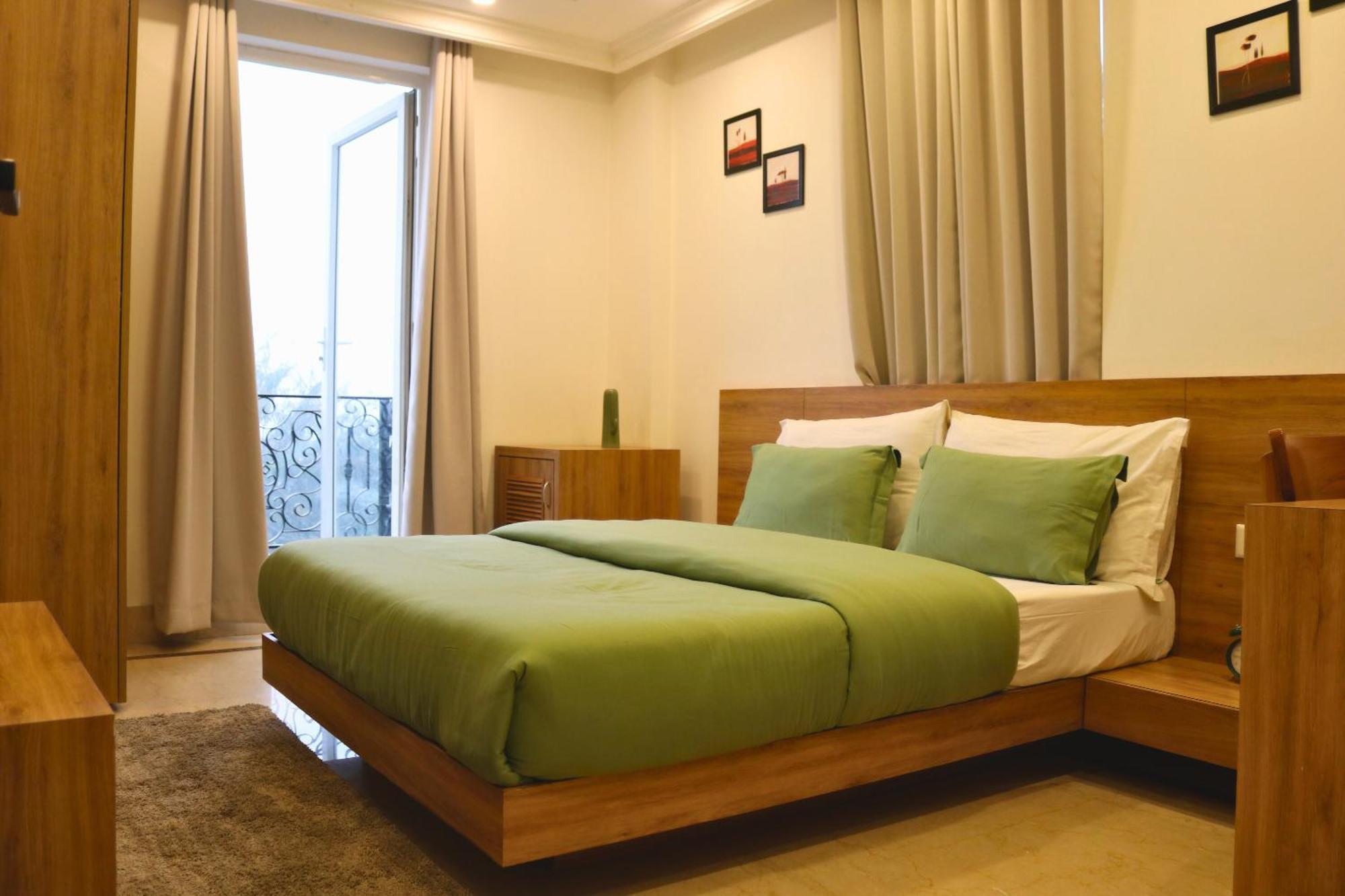 Ava And Corporate Golf Course Road, 3*