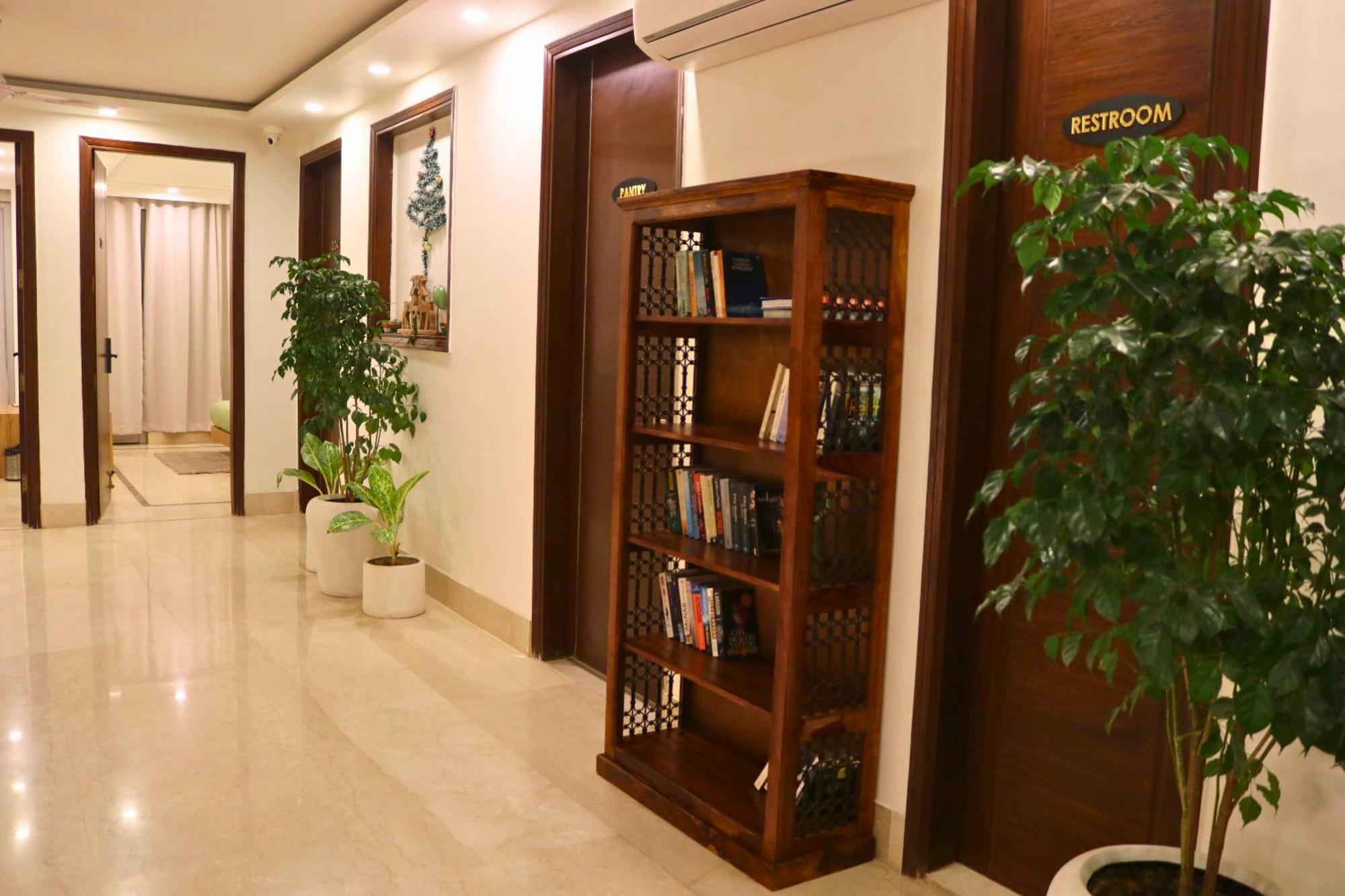 Ava And Corporate Golf Course Road,