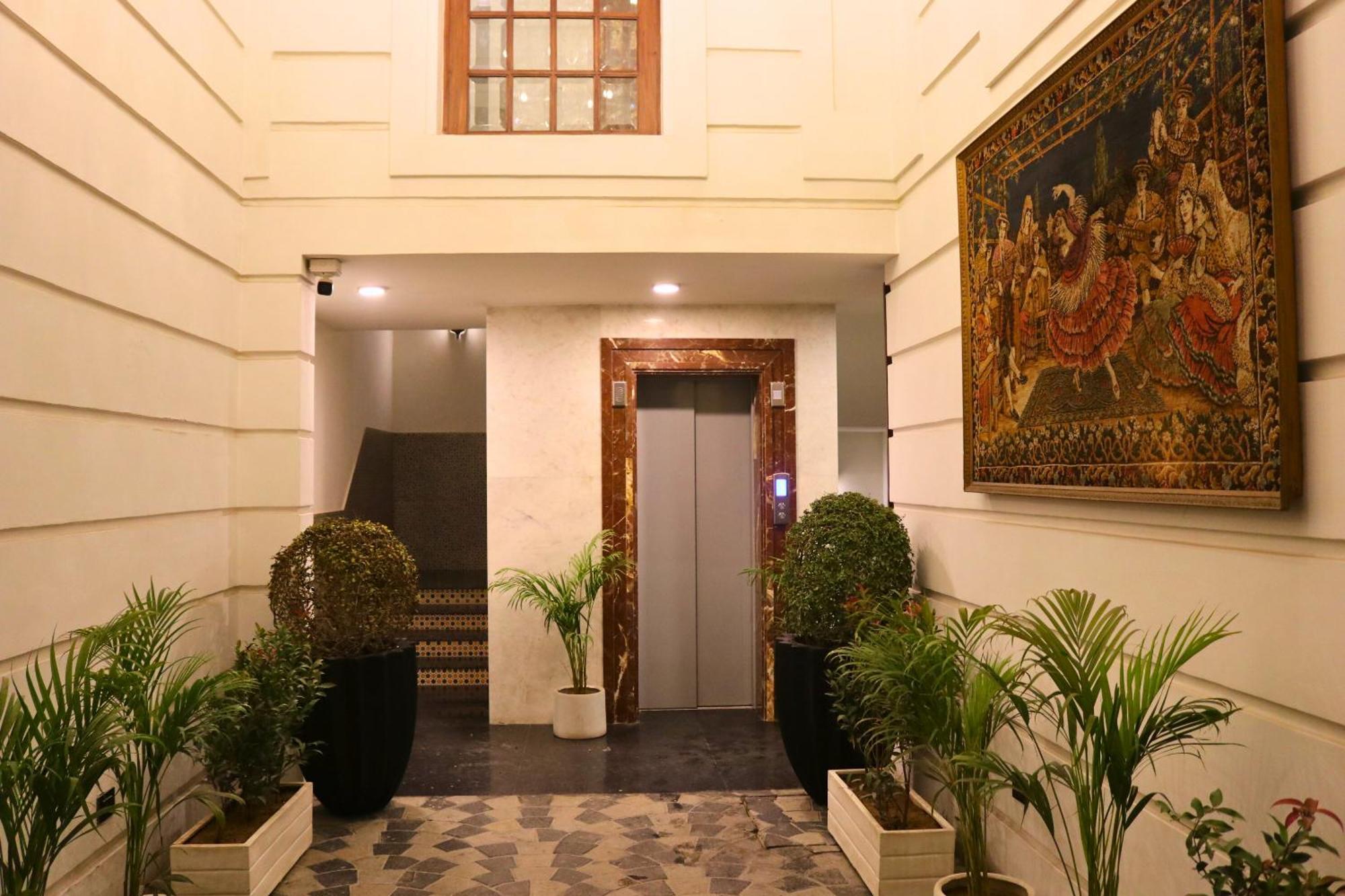 Hotel Ava And Corporate Golf Course Road, Gurgaon