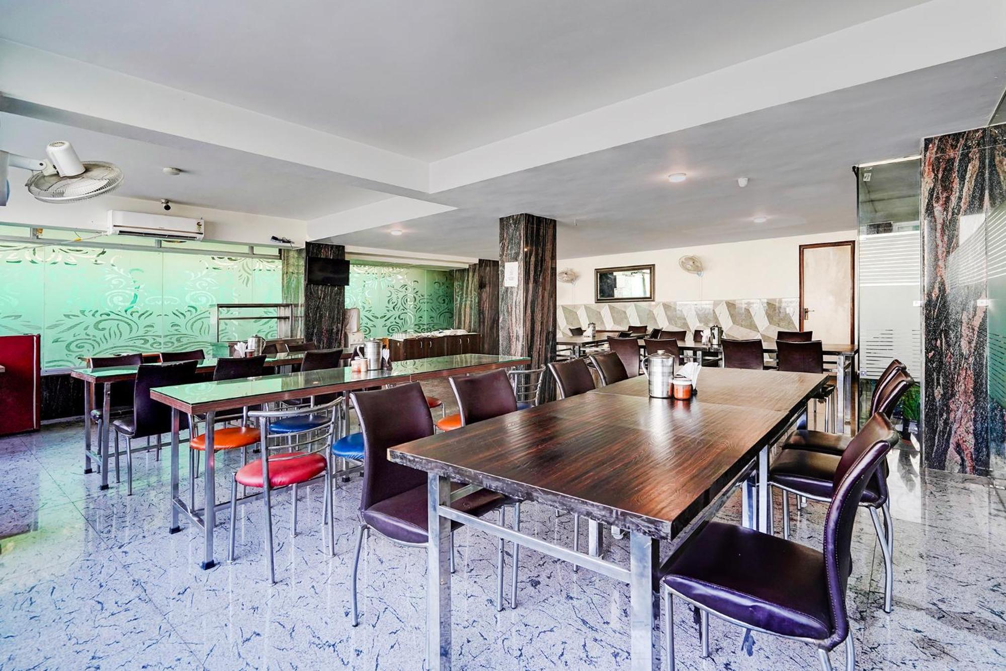 Hotel Fabhotel Interglobe Oasis