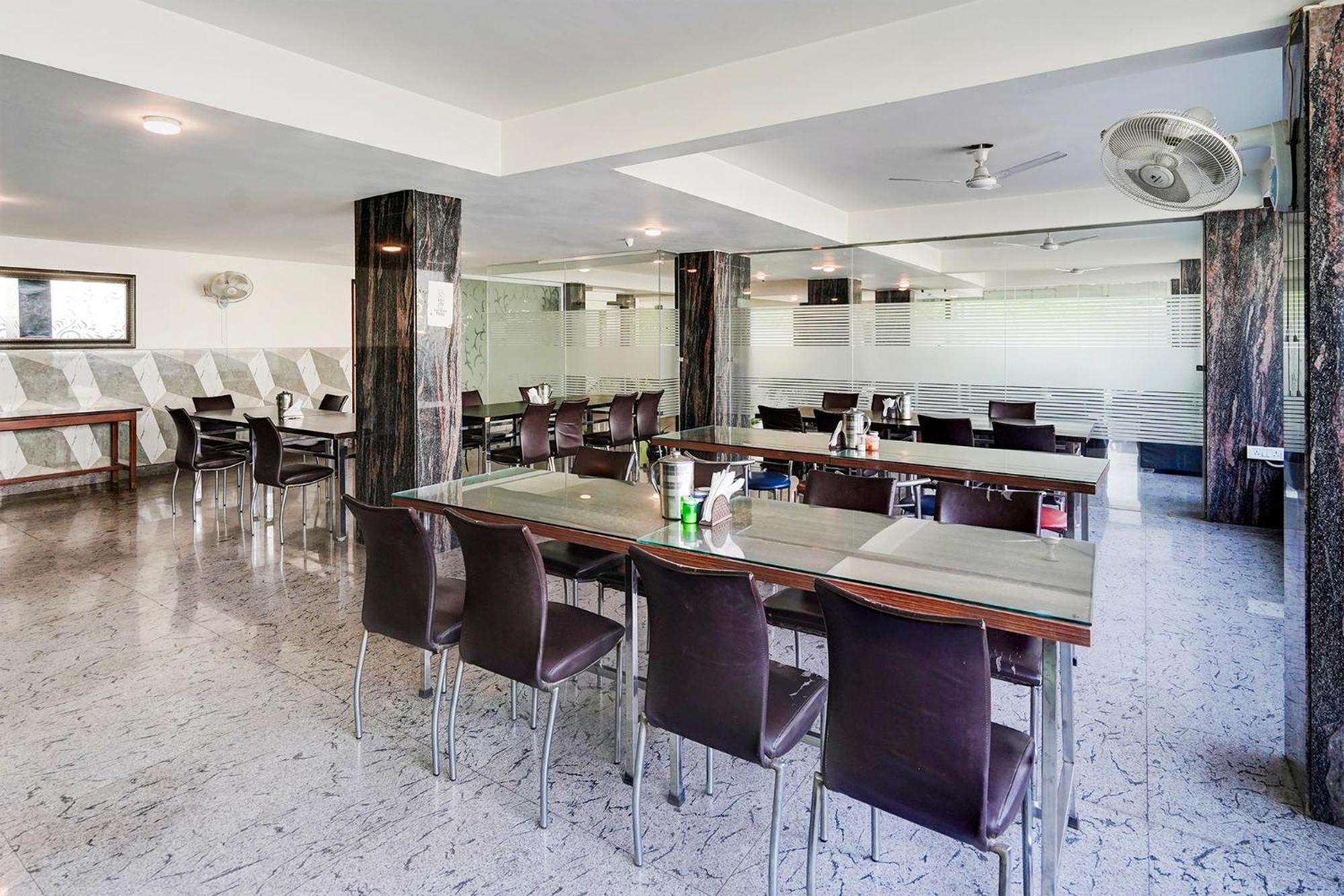 Fabhotel Interglobe Oasis 3*