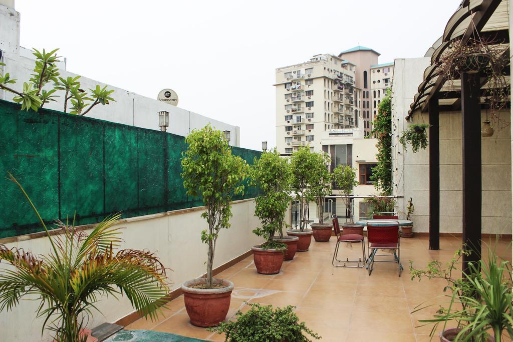 Hotel Oyo Premium Galleria Market Dlf 4