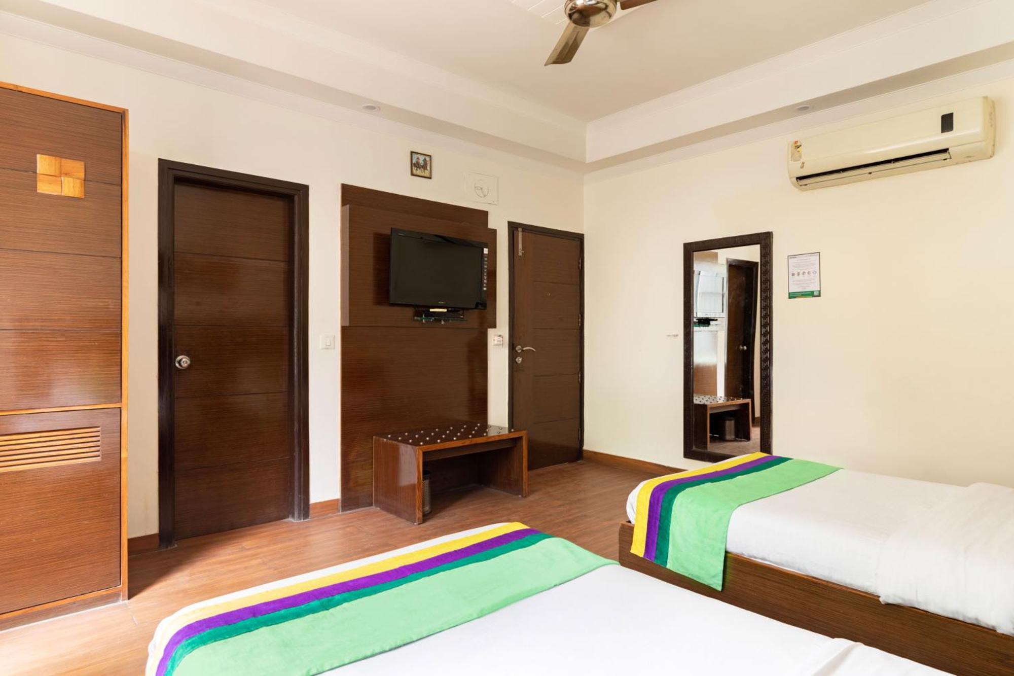 Hotel Treebo White Castle, Gurgaon