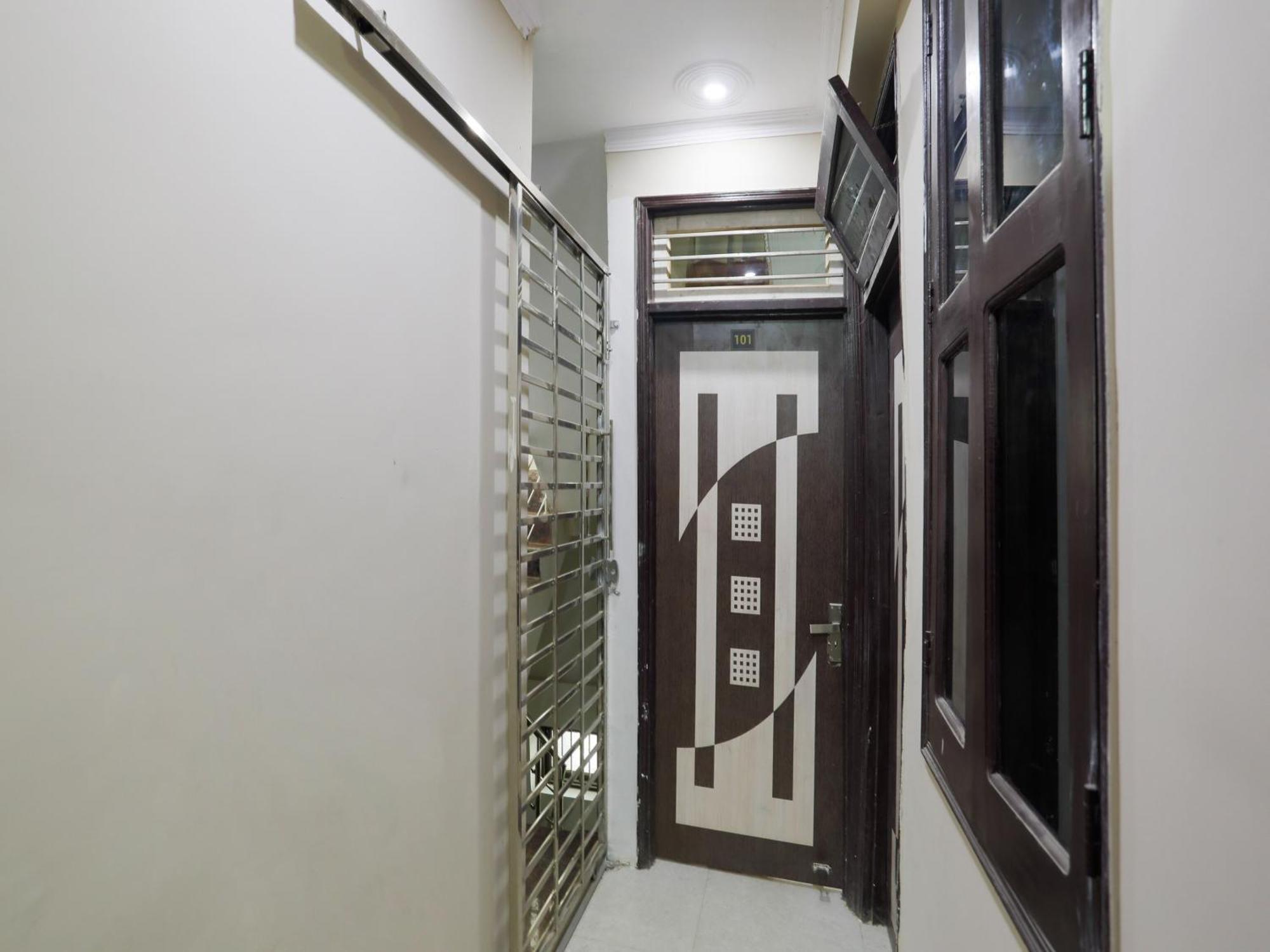 Hotel O The Moody Moon Residency Hotel Gurgaon