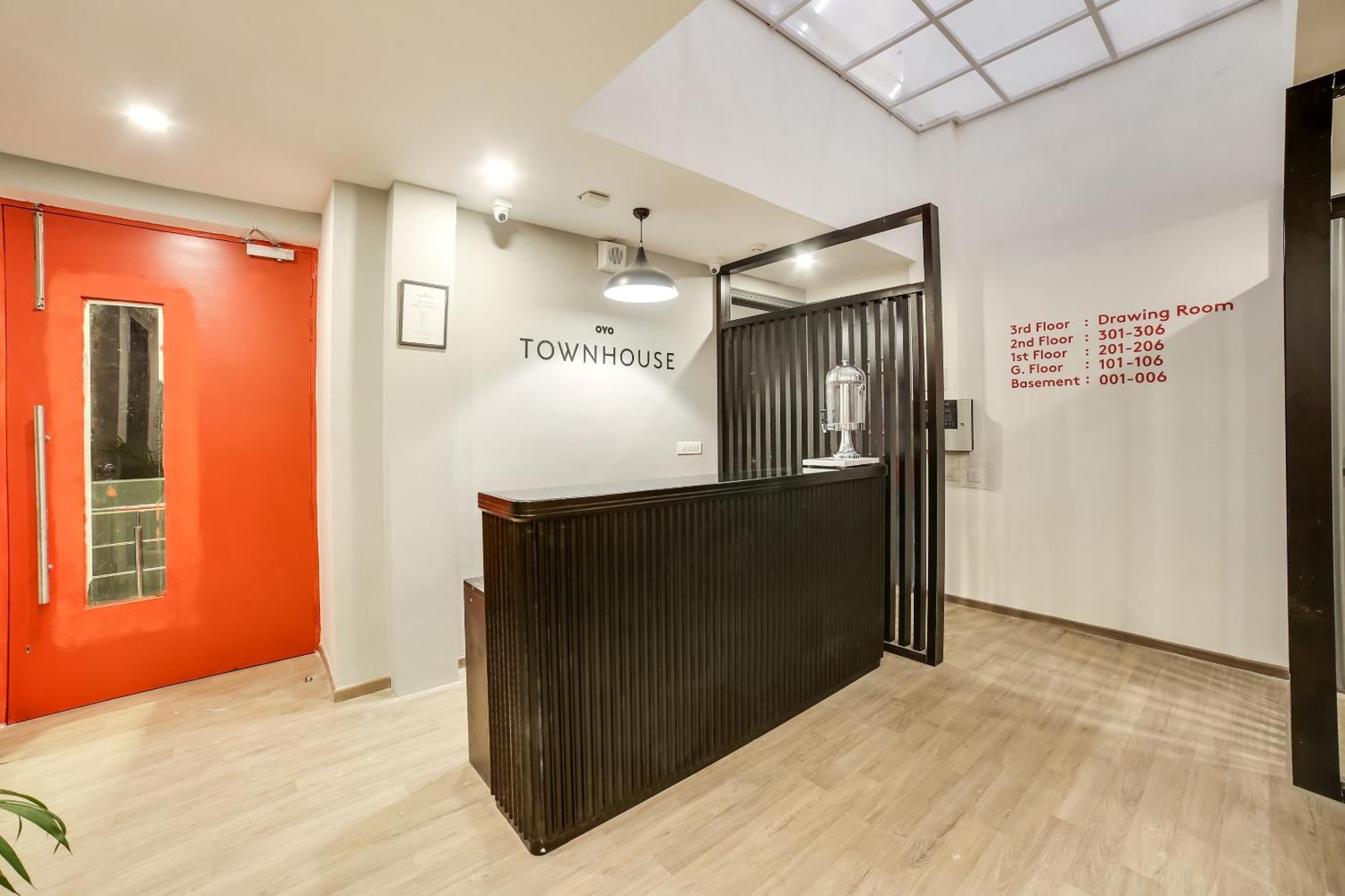 Townhouse Unitech Cyber Park Near Omaxe Celebration Mall Hotel 4*