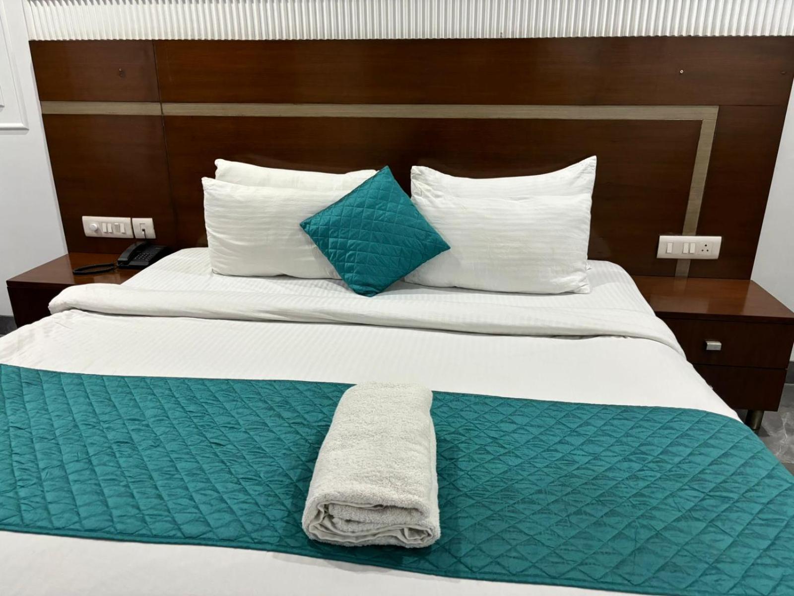 Asian Iffco Metro Station Gurugram Guest house