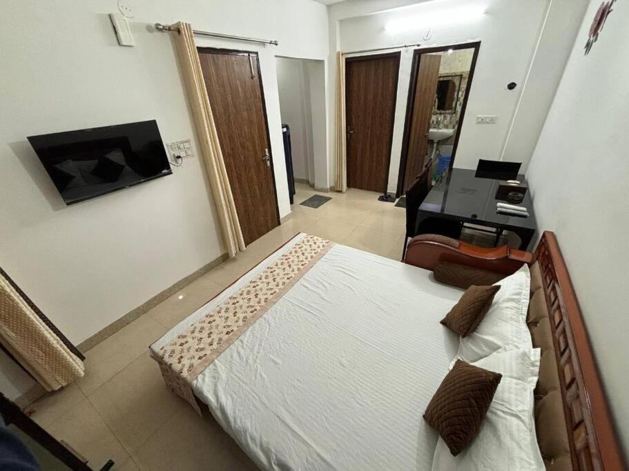 Amazing Home- 50meter To Medanta-