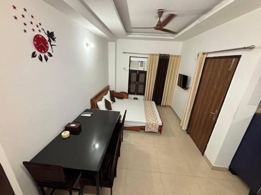Apartment Amazing Home- 50meter To Medanta- *