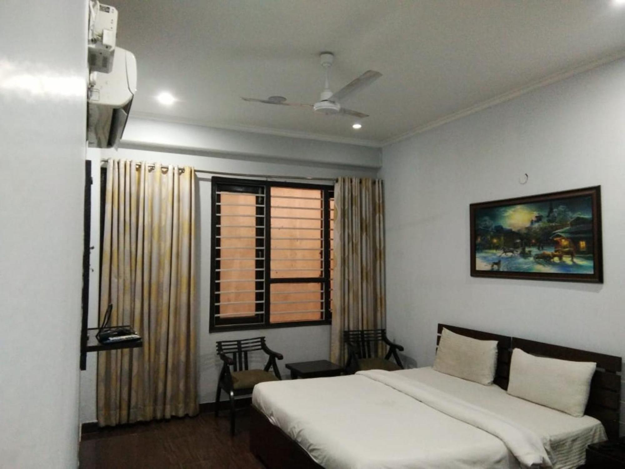 Hotel Vedanta - Near Medanta -the Medicity