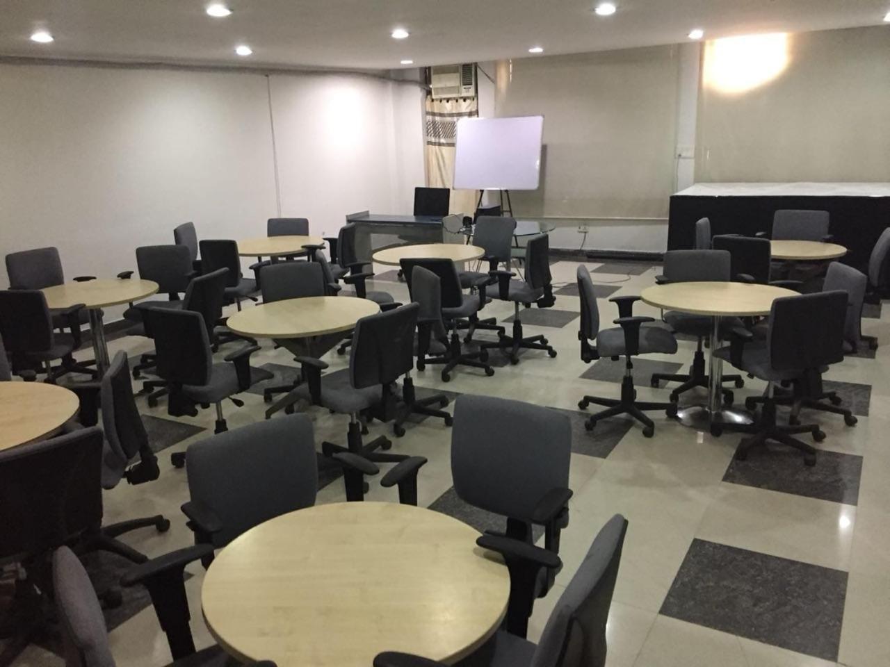 Hotel Vedanta - Near Medanta -the Medicity