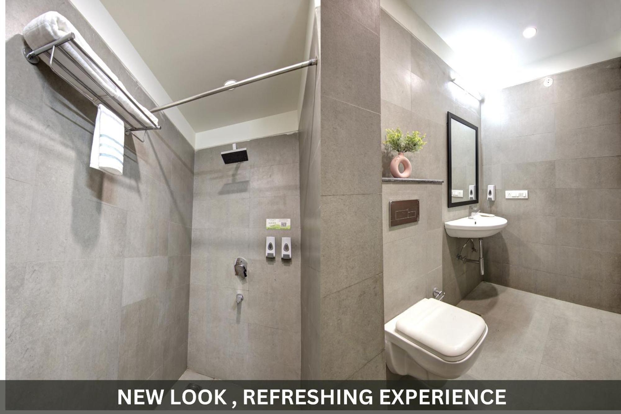 Saltstayz Select - Near Sohna Road Center Hotel 3*