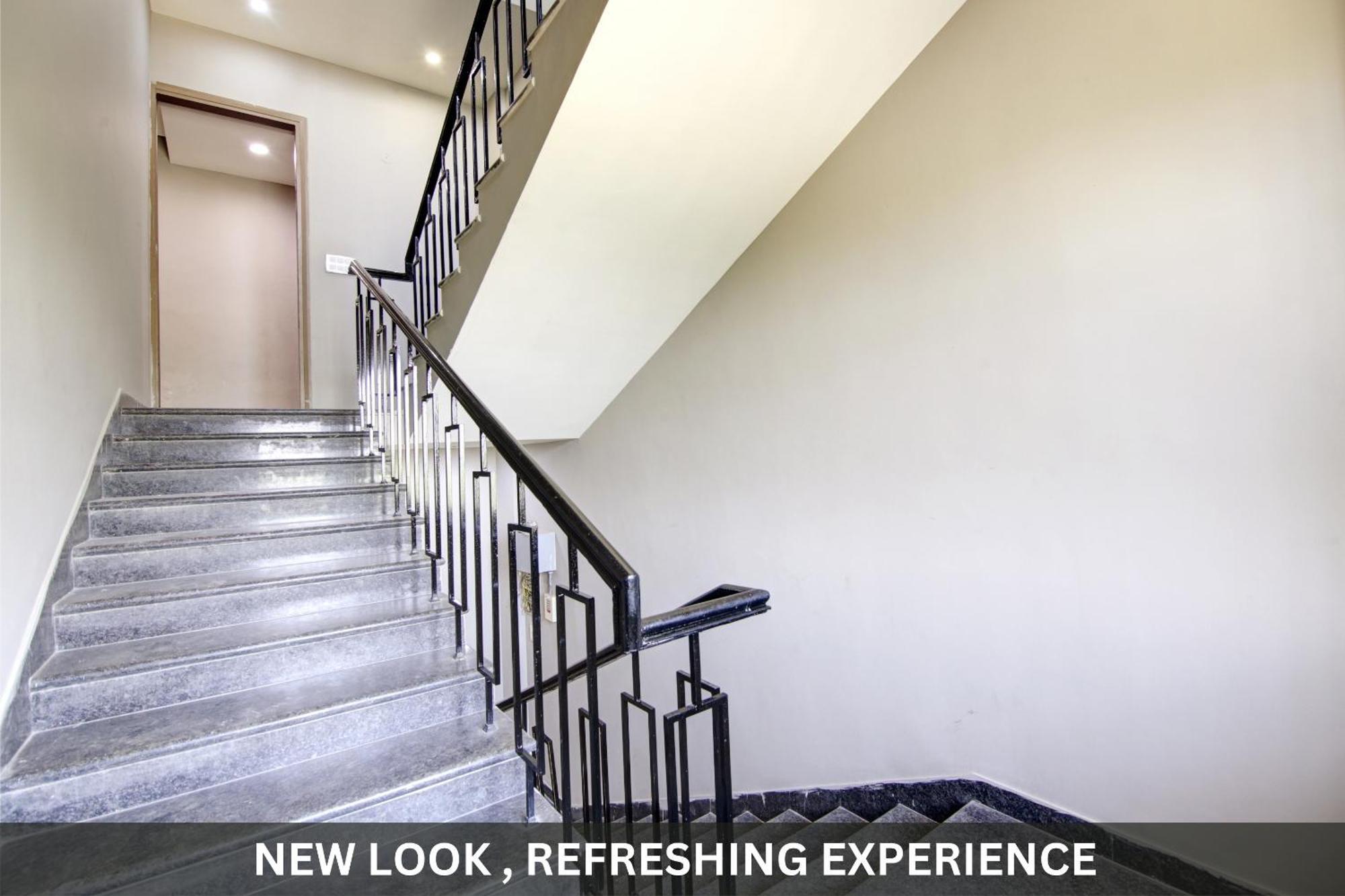 Saltstayz Select - Near Sohna Road Center
