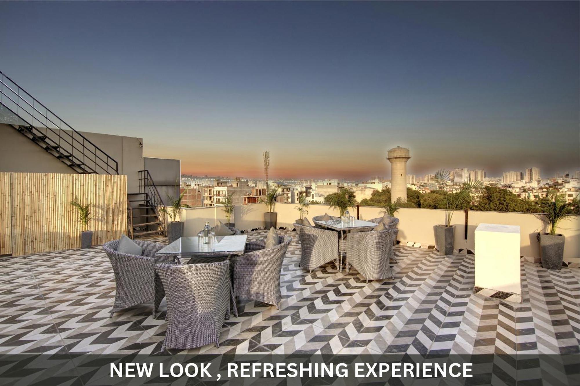 Saltstayz Select - Near Sohna Road Center Hotel