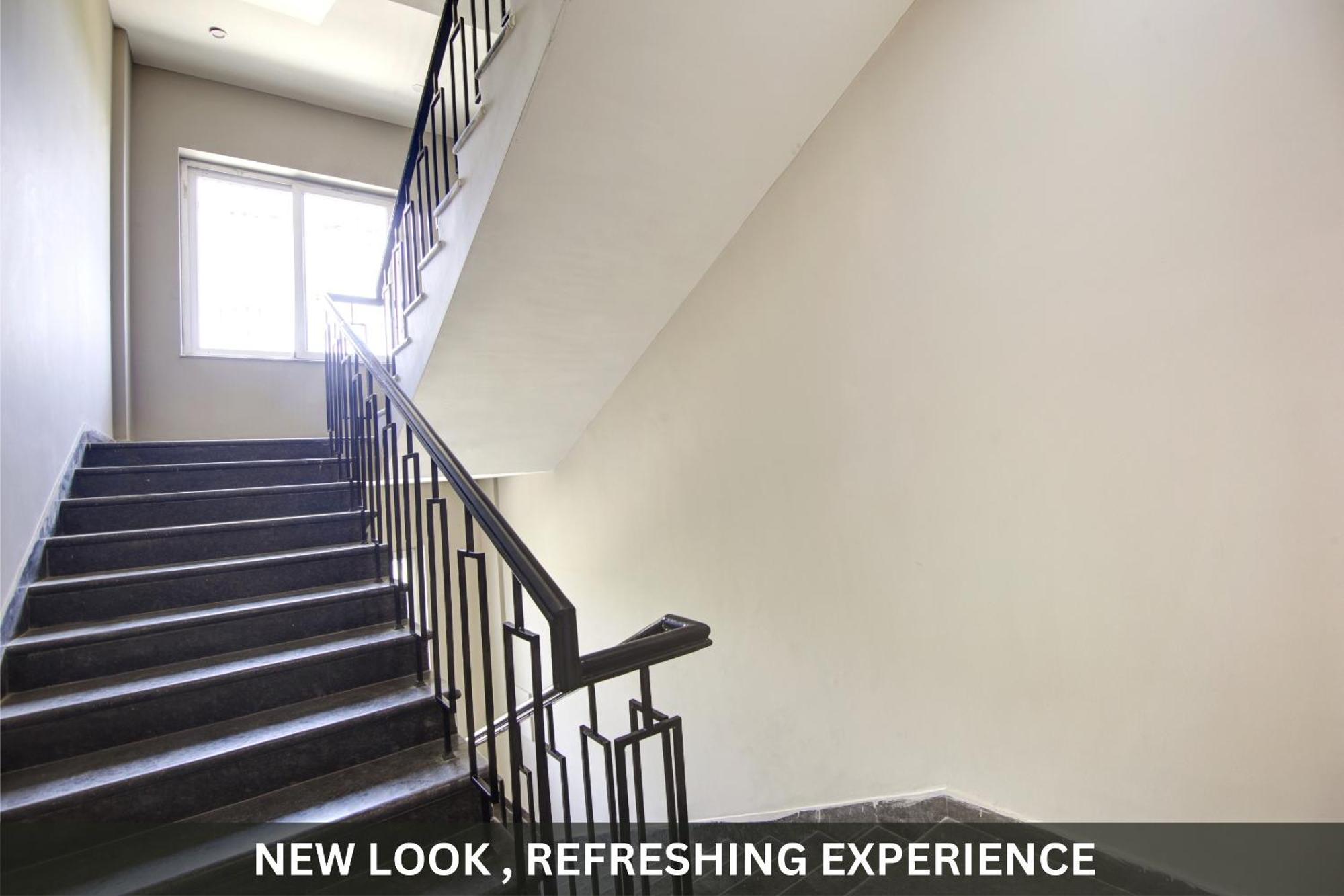Hotel Saltstayz Select - Near Sohna Road Center