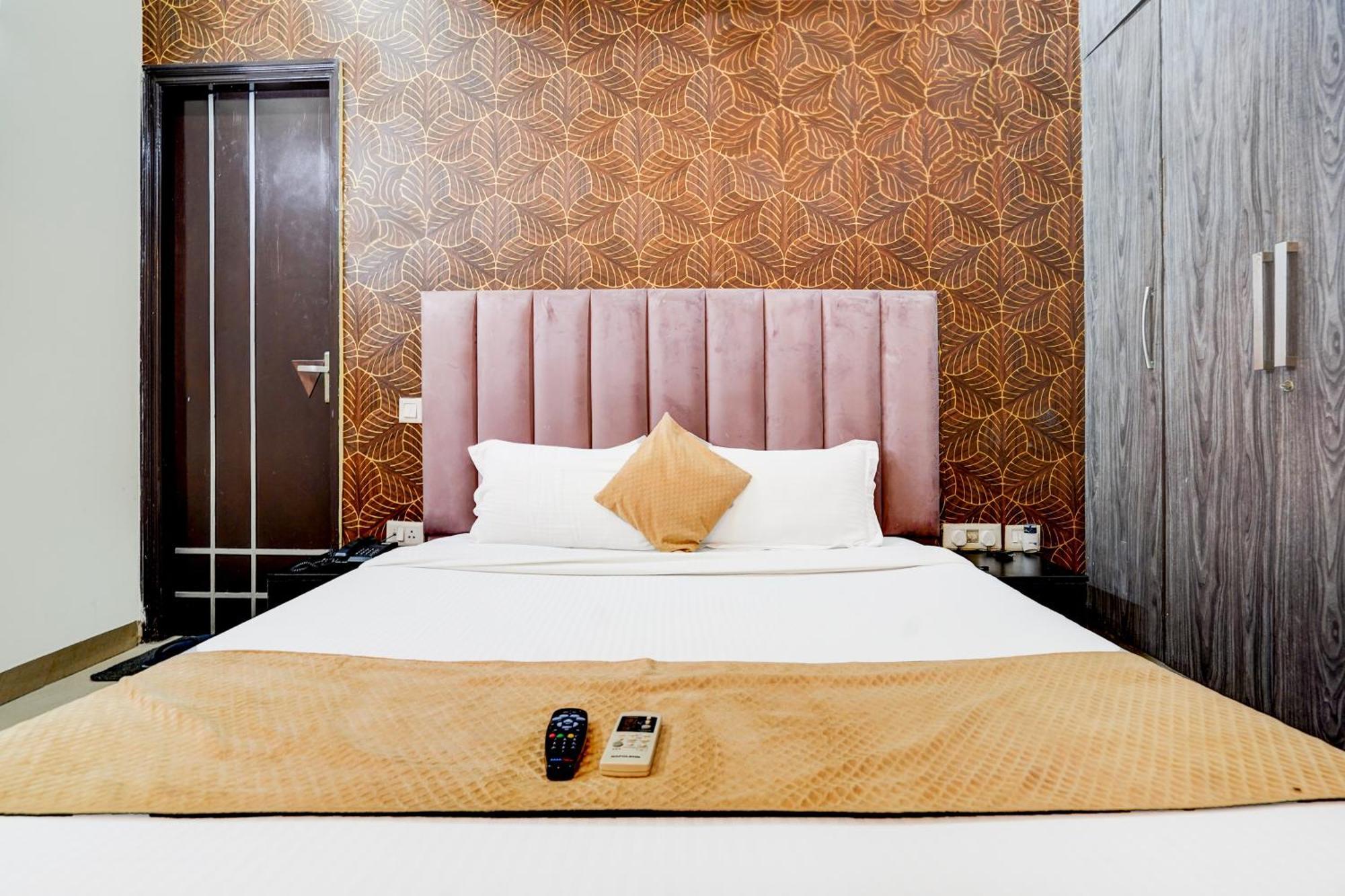 Fabexpress Next Hotel