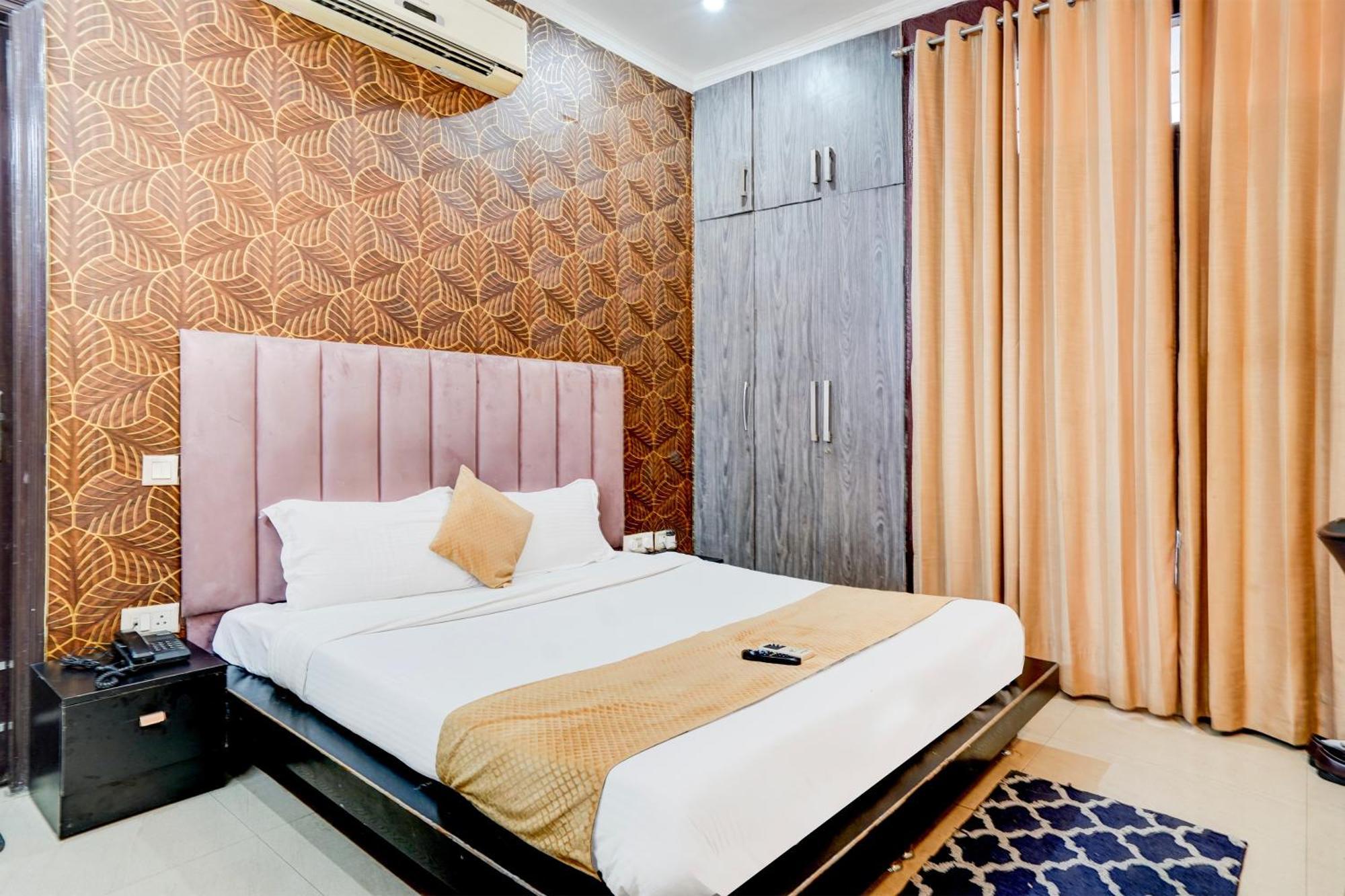 Hotel Fabexpress Next