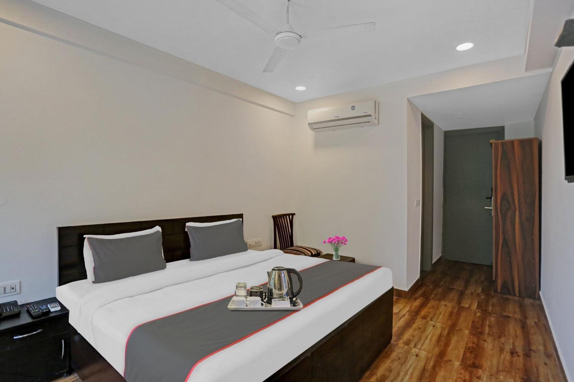 Hotel O The Grand Palm