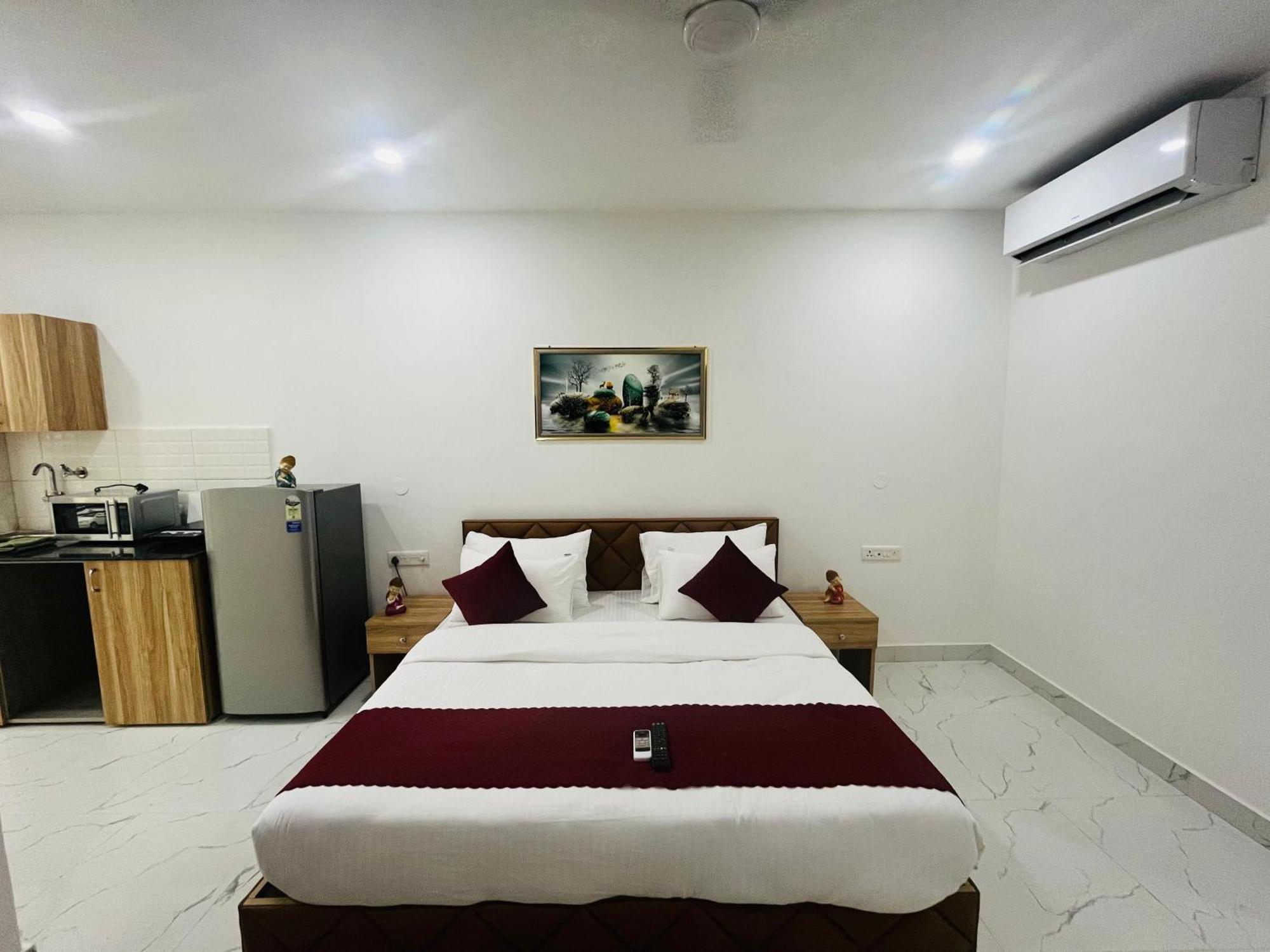 Apartment The Lodgers Infront Of Artemis Hospital Gurugram *
