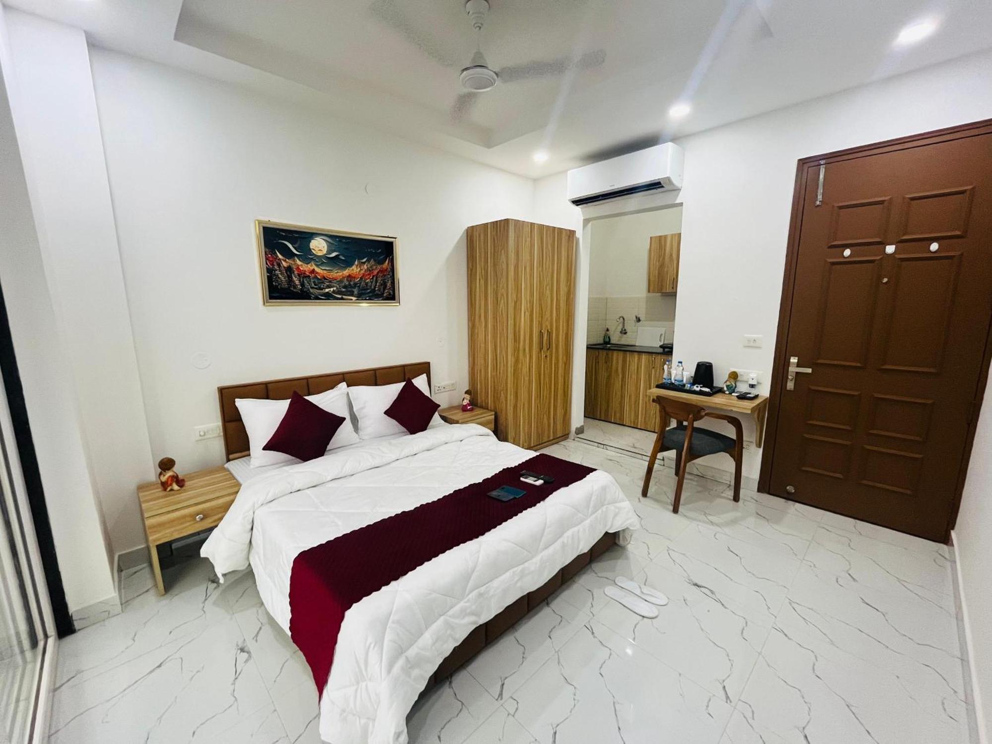 The Lodgers Infront Of Artemis Hospital Gurugram Apartment Gurgaon