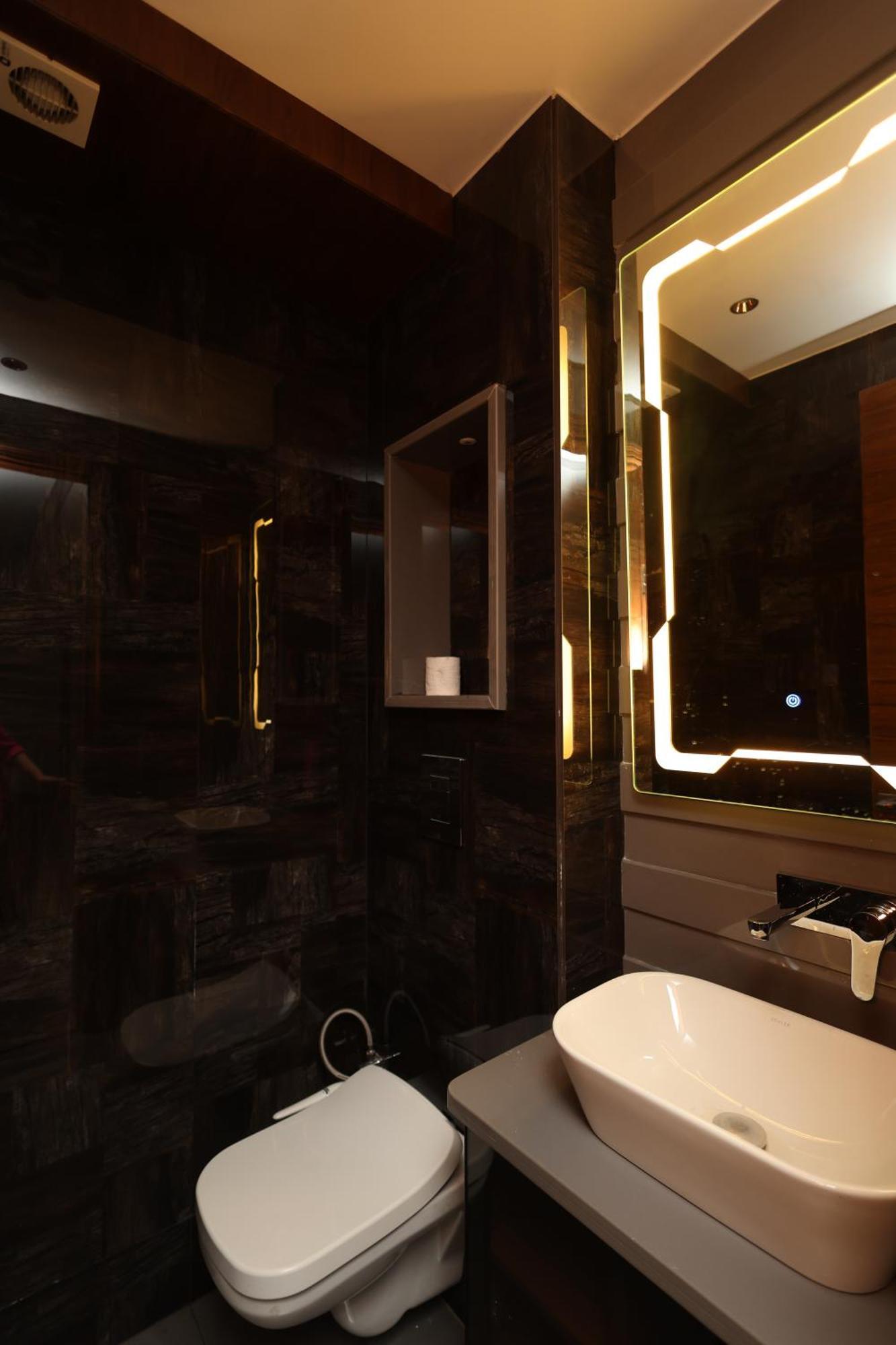Apartment The Midnight - Your Galleria Getaway *