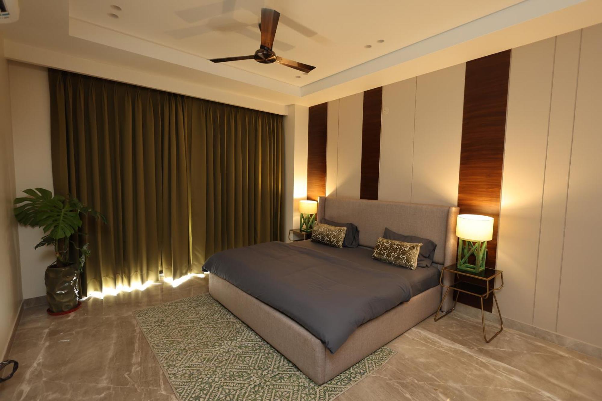 The Midnight - Your Galleria Getaway Apartment