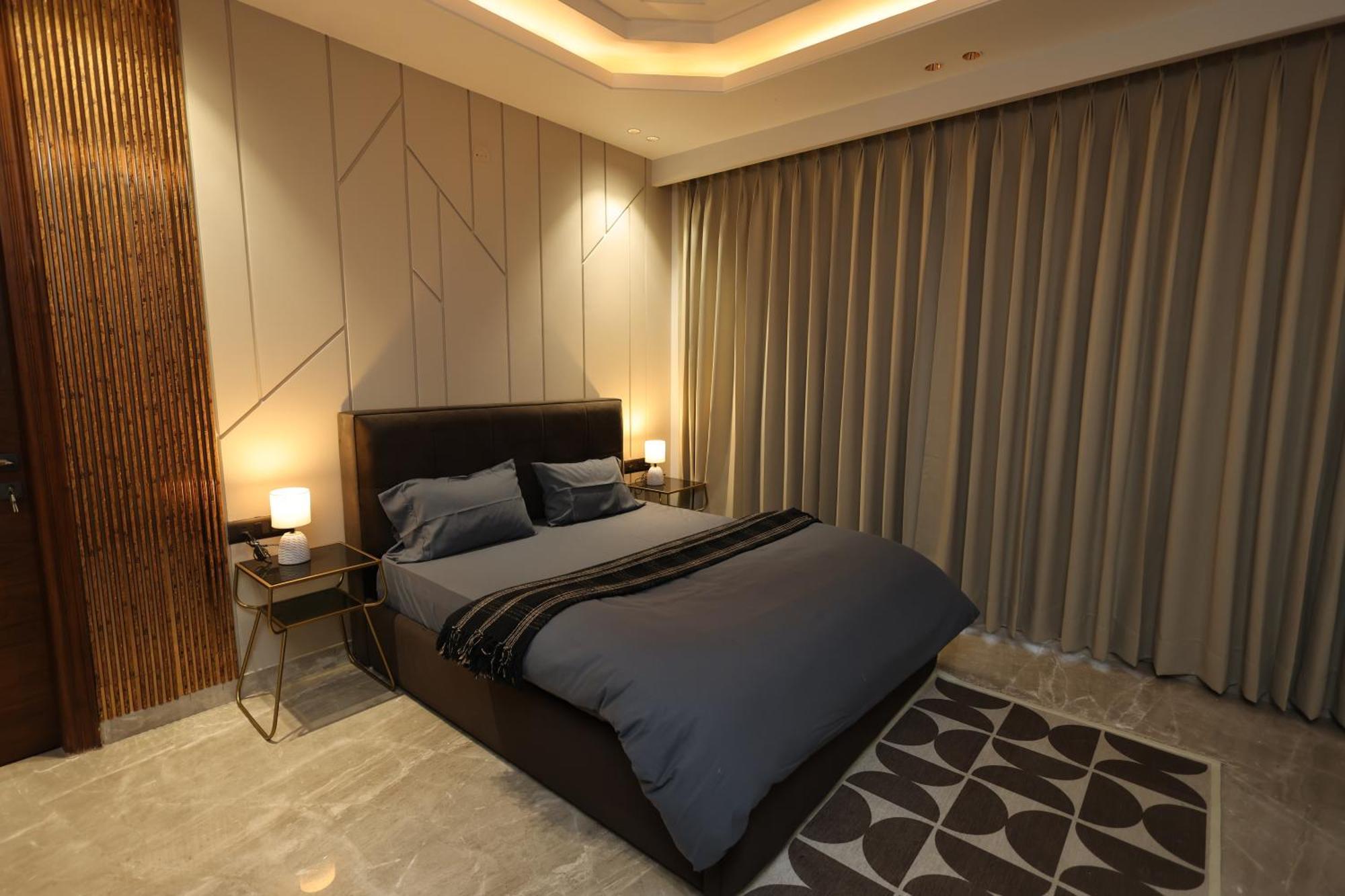 The Midnight - Your Galleria Getaway Apartment *