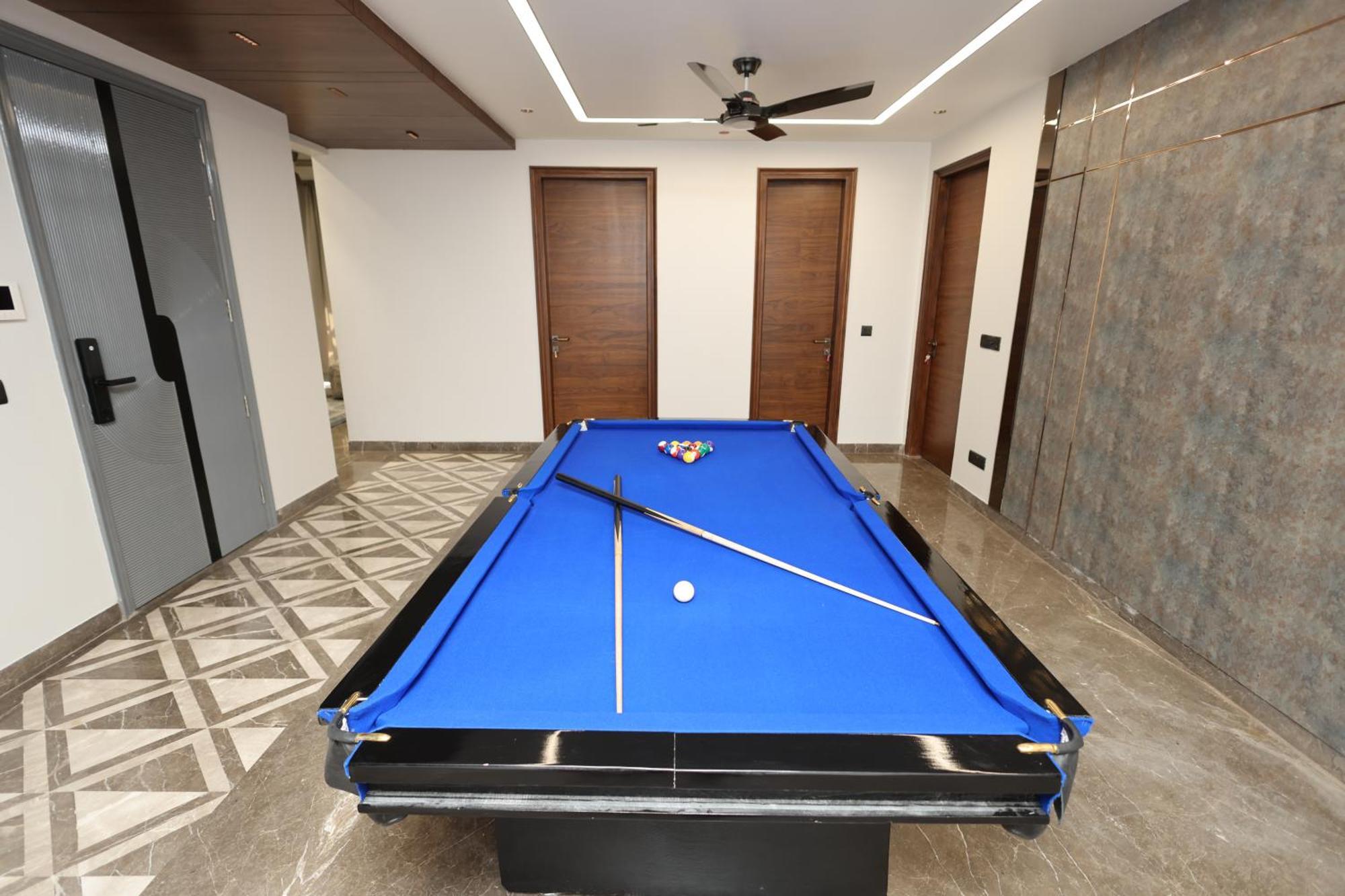 The Midnight - Your Galleria Getaway Apartment *