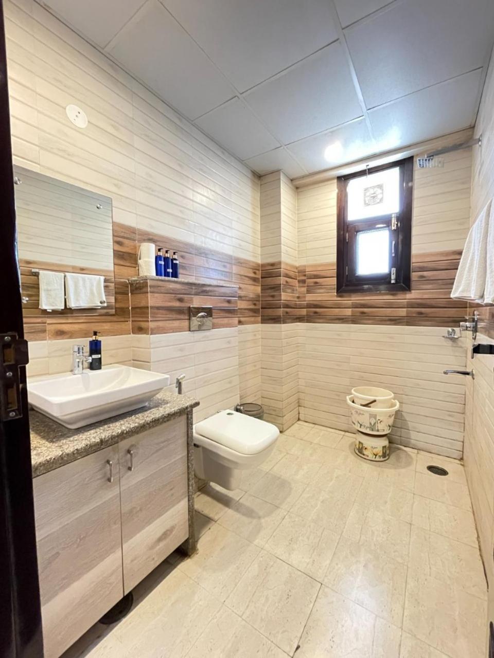 Bedchambers Serviced Apartments, Sector 38 *