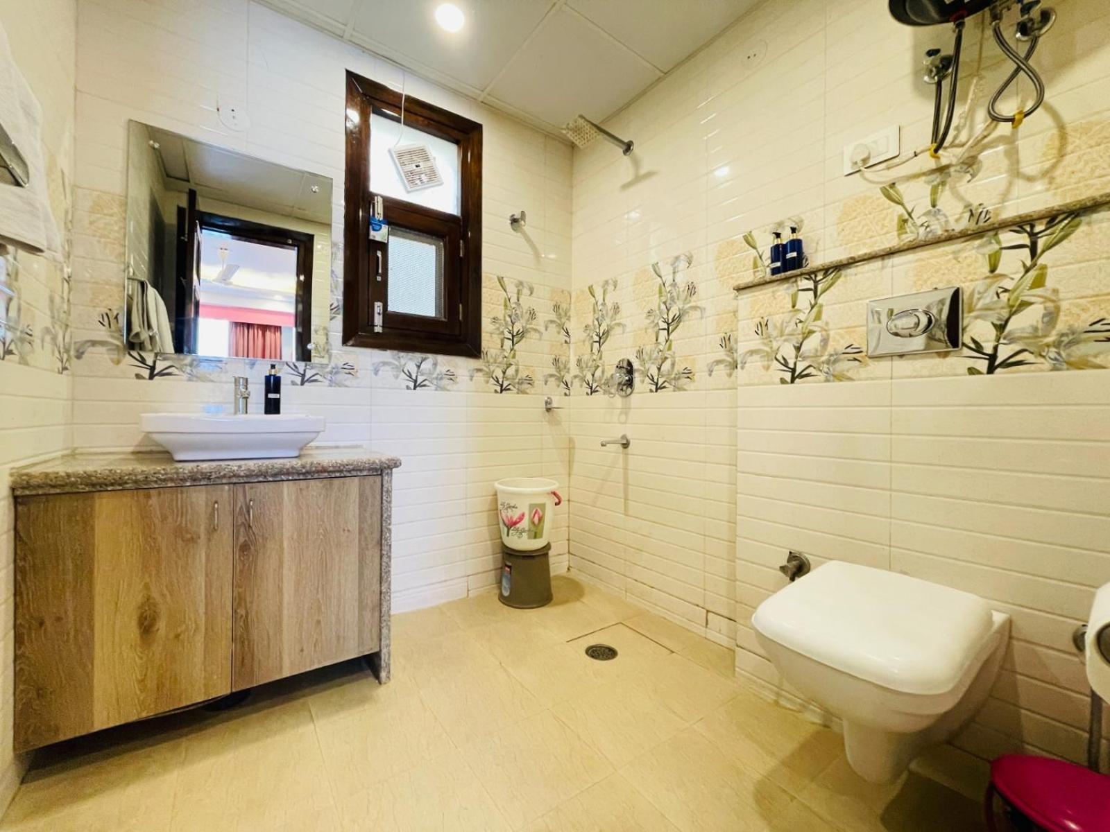 Bedchambers Serviced Apartments, Sector 38 *