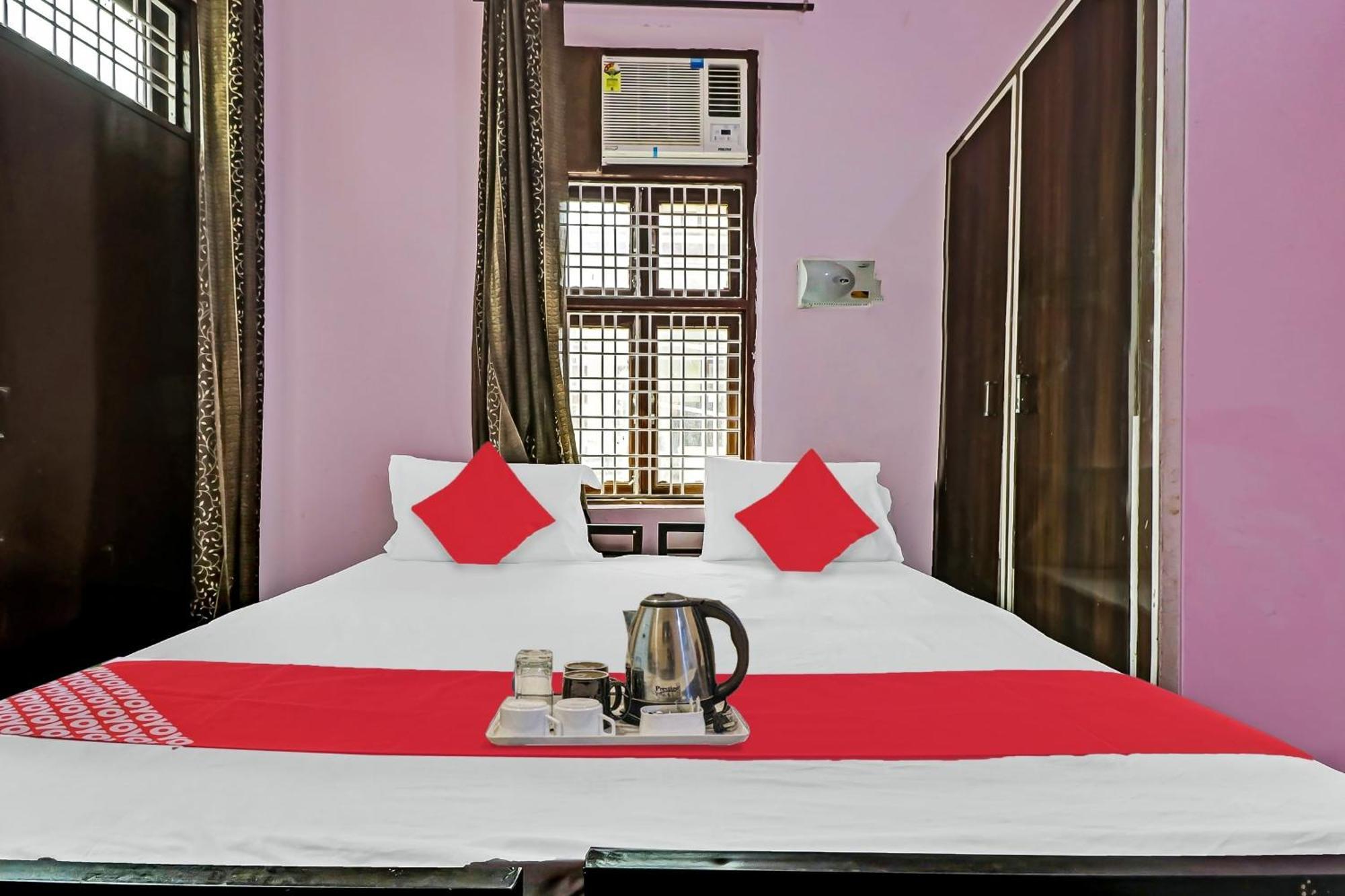 Hotel O Ratna Mahal & Pg Near Inox Dreamz