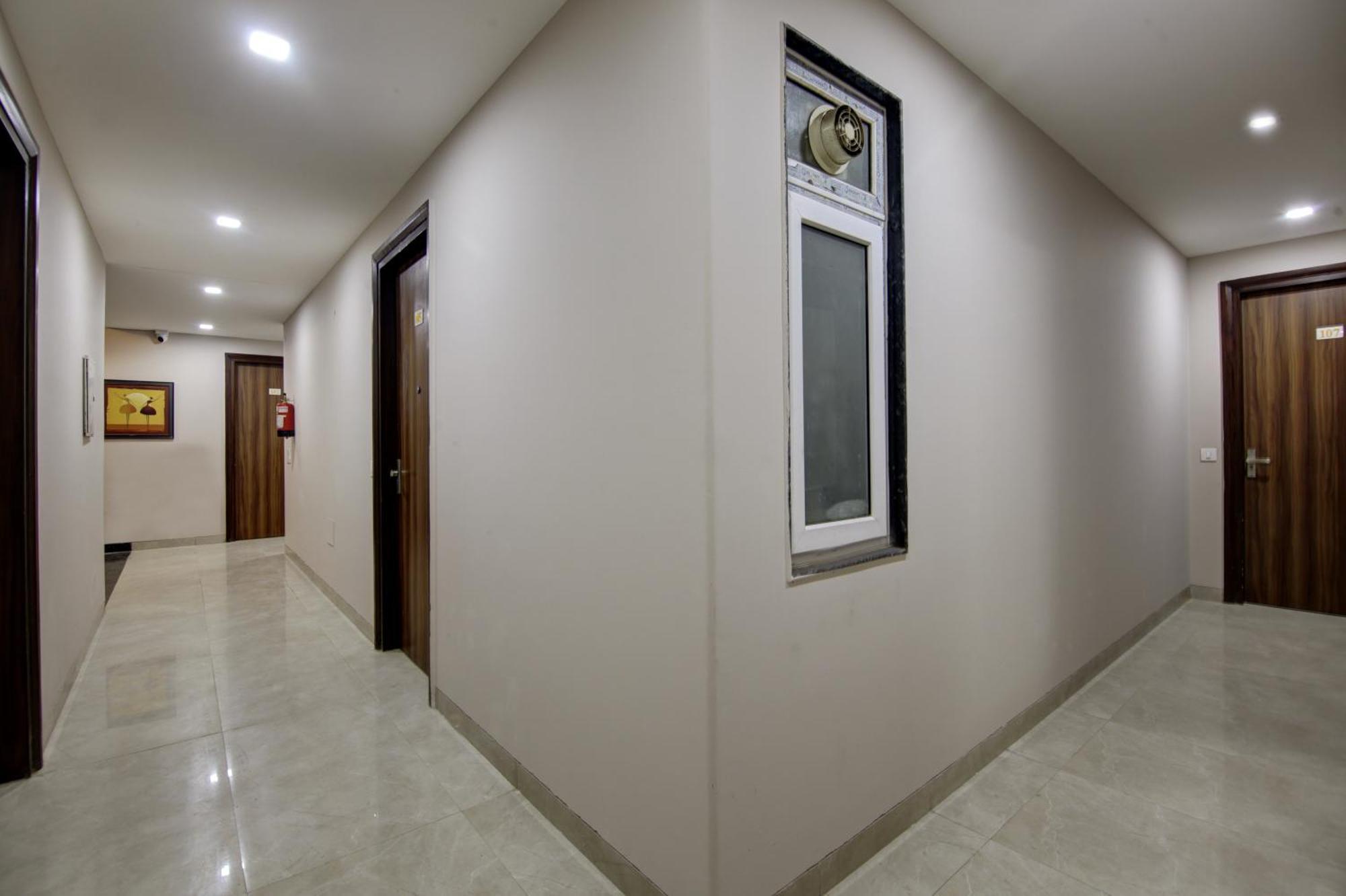 Limewood Silver Near Golf Course Road Hotel 3*
