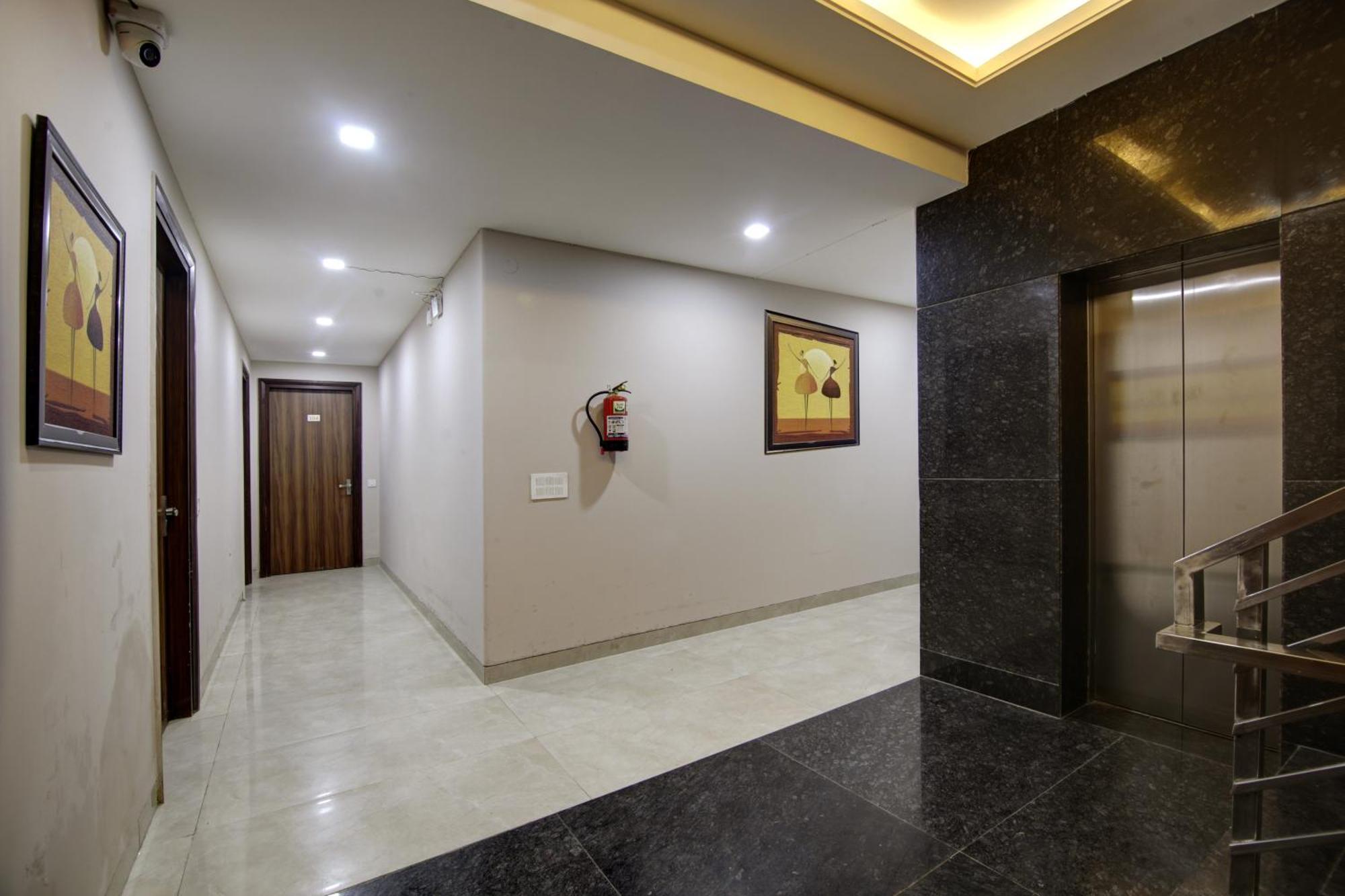Hotel Limewood Silver Near Golf Course Road
