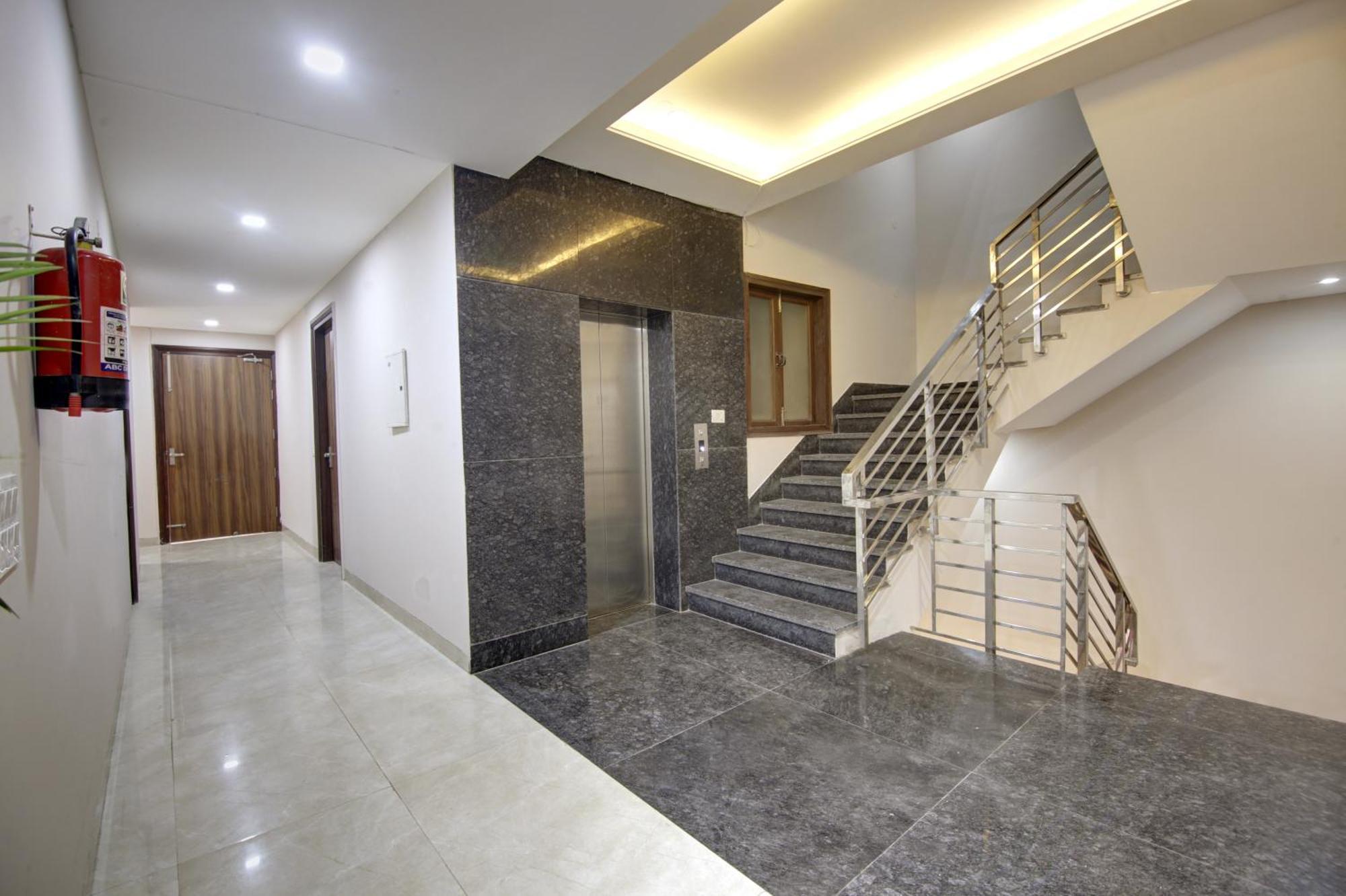 Limewood Silver Near Golf Course Road Hotel 3*