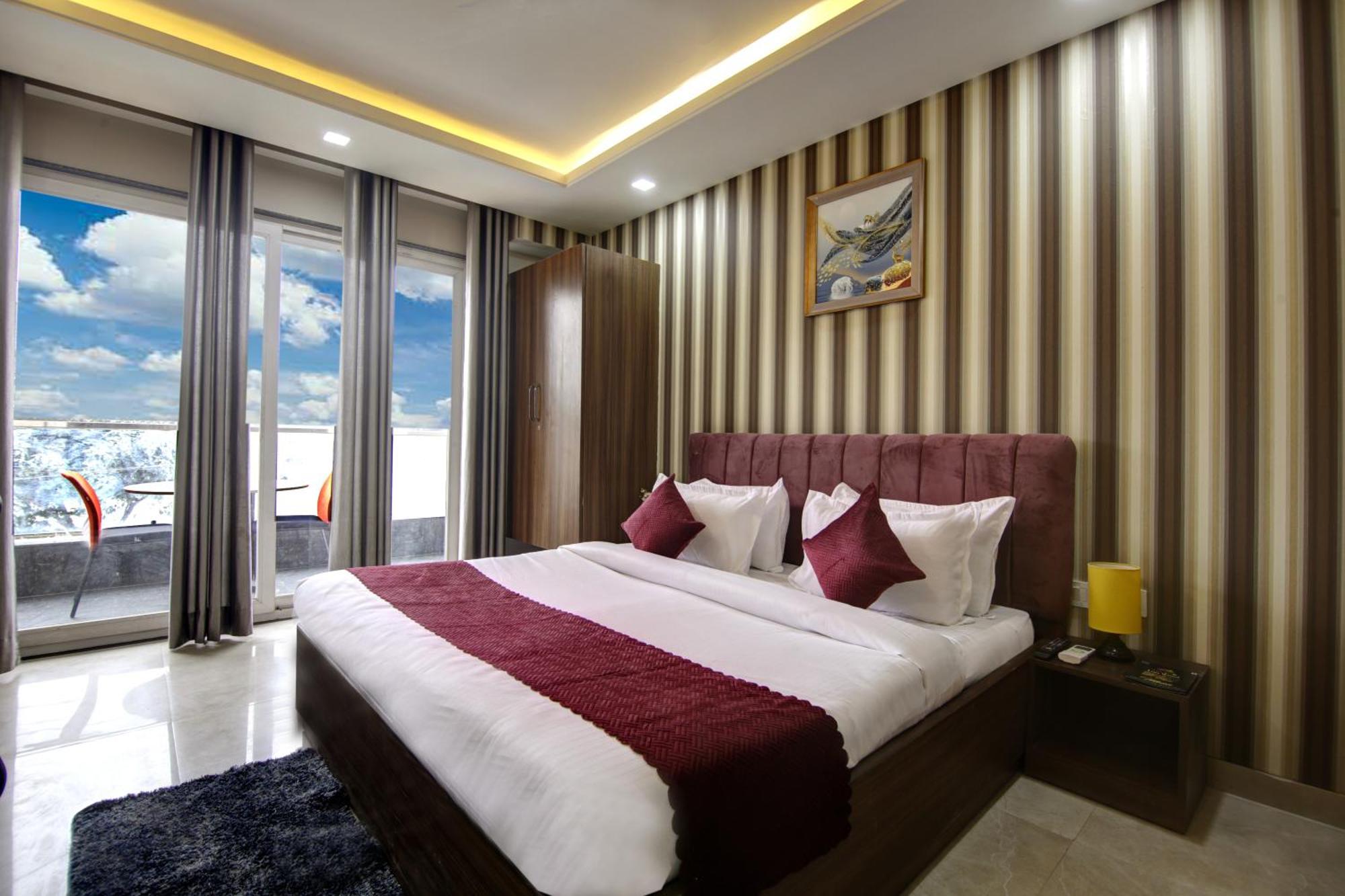 Limewood Silver Near Golf Course Road Hotel