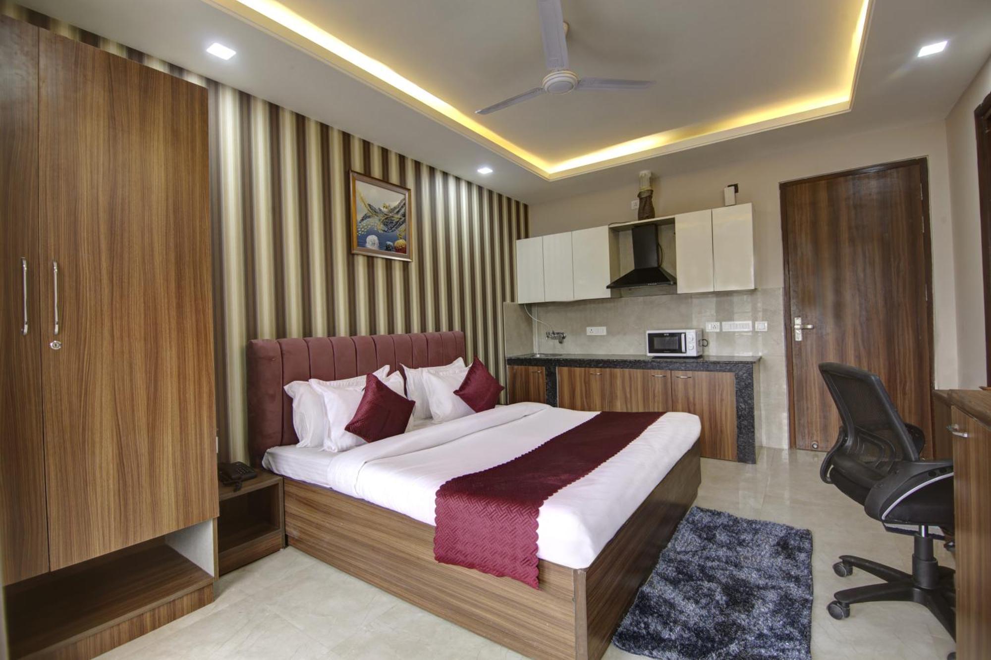 Limewood Silver Near Golf Course Road Hotel Gurgaon