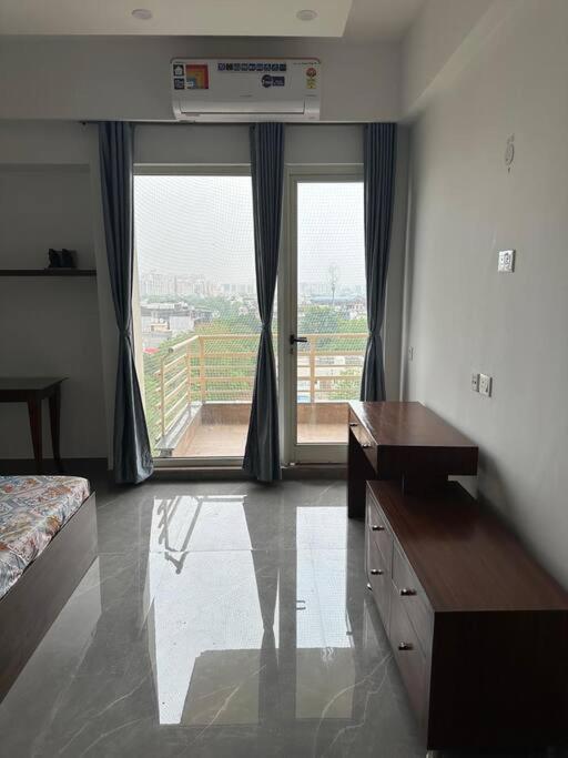 The Abode- Luxury 1bhk Service In Gurugram Apartment *
