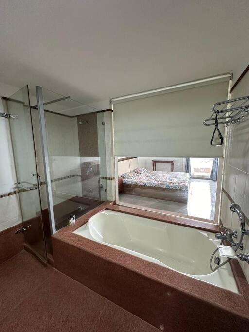 The Abode- Luxury 1bhk Service In Gurugram *