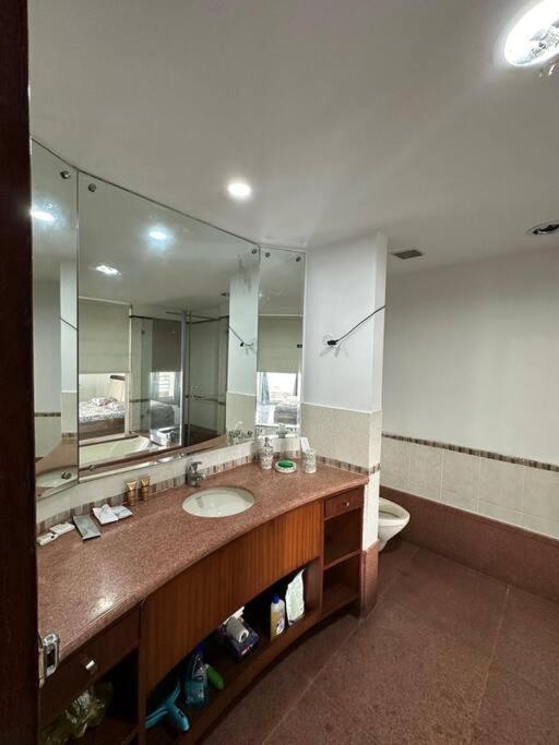 The Abode- Luxury 1bhk Service In Gurugram Apartment
