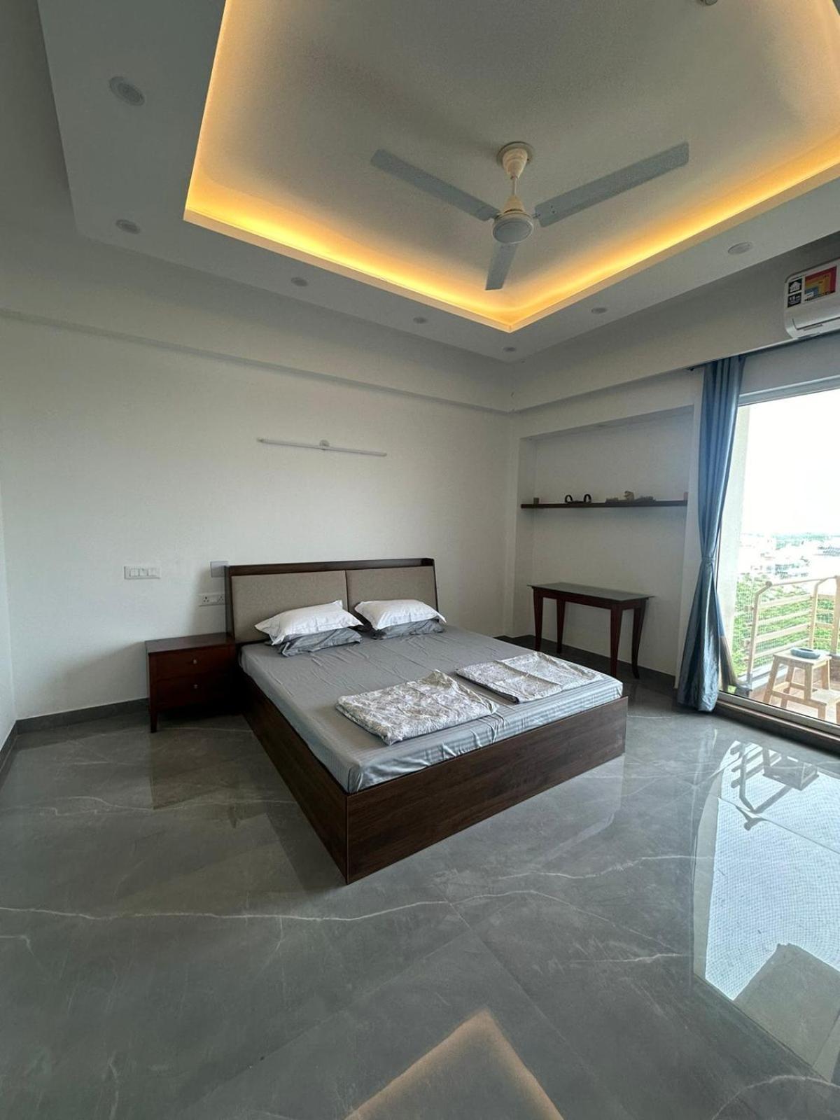 The Abode- Luxury 1bhk Service In Gurugram Apartment *