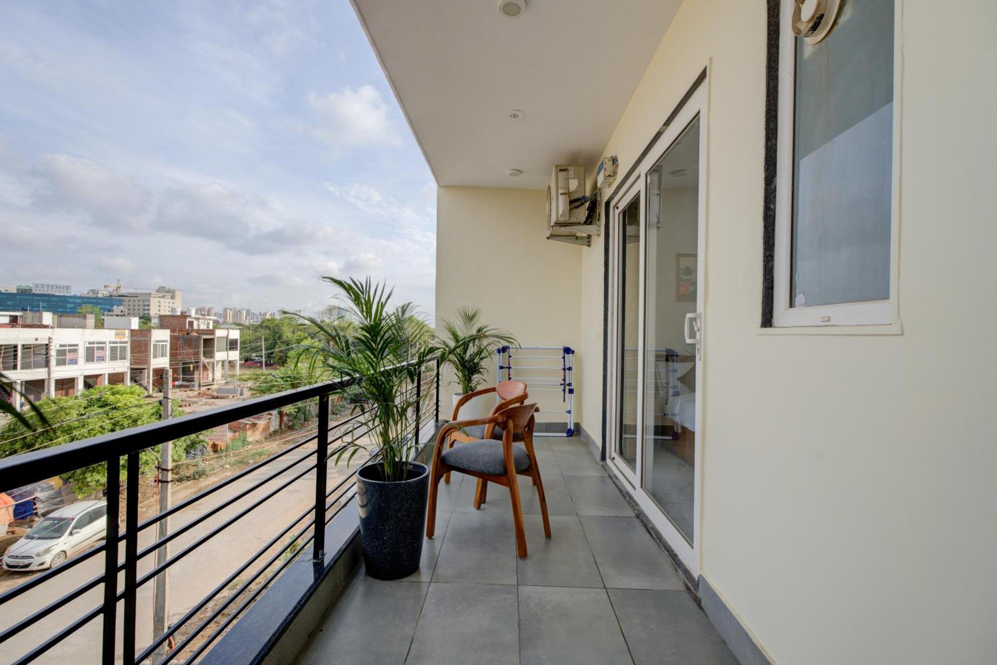 Apartment The Lodgers Infront Of Artemis Hospital Gurugram *