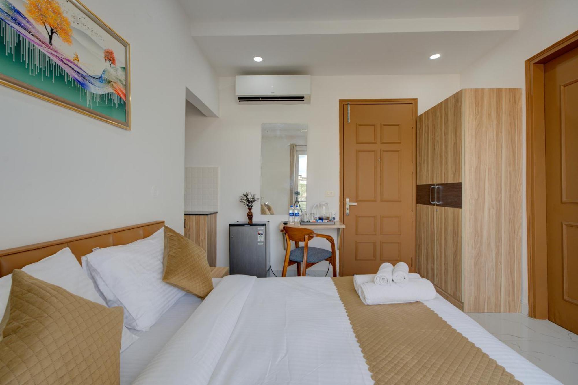 Apartment The Lodgers Infront Of Artemis Hospital Gurugram
