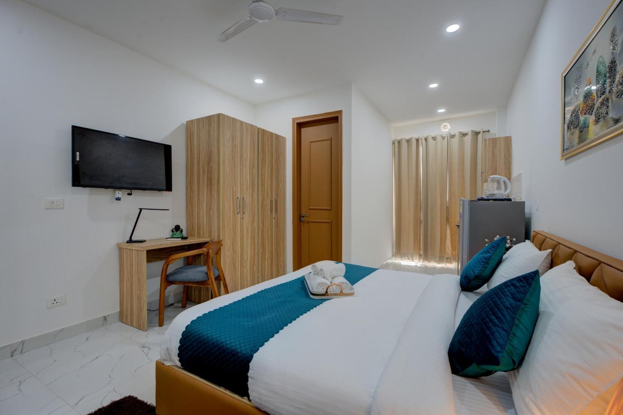 Apartment The Lodgers Infront Of Artemis Hospital Gurugram