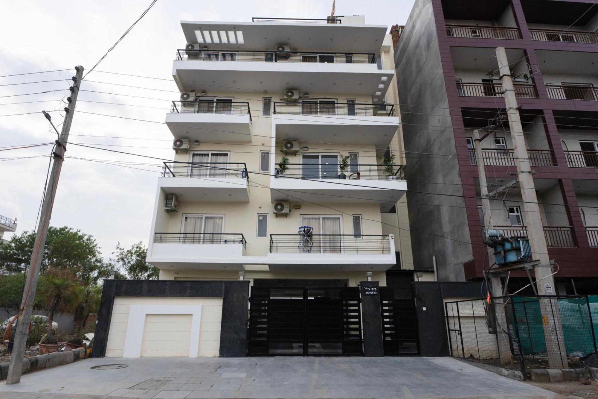 Apartment The Lodgers Infront Of Artemis Hospital Gurugram *