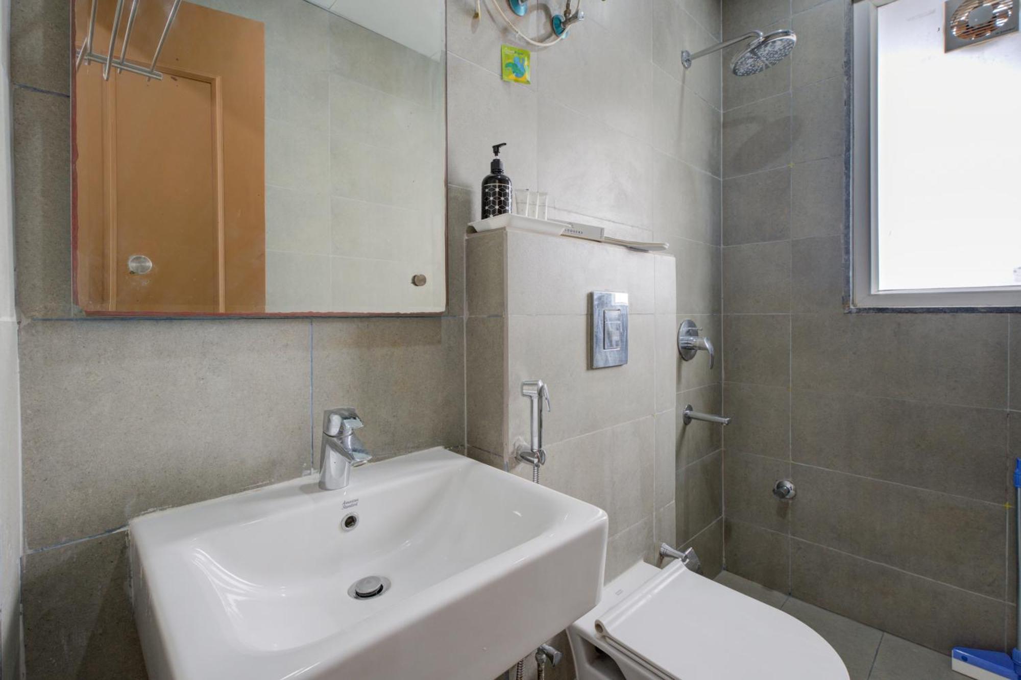 Apartment The Lodgers Infront Of Artemis Hospital Gurugram *